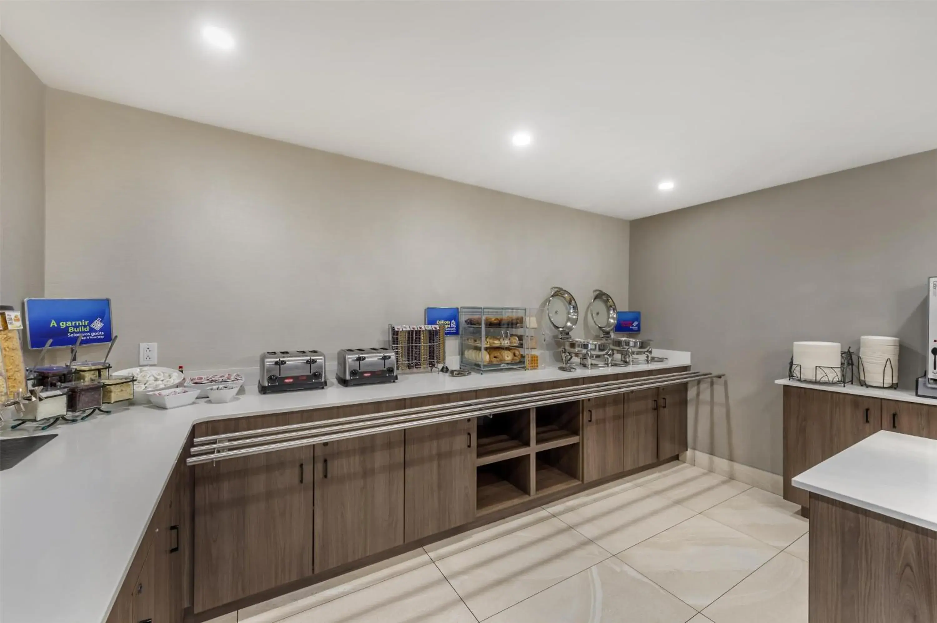 Breakfast in Best Western Hotel Brossard Breakfast in Best Western Hotel Brossard