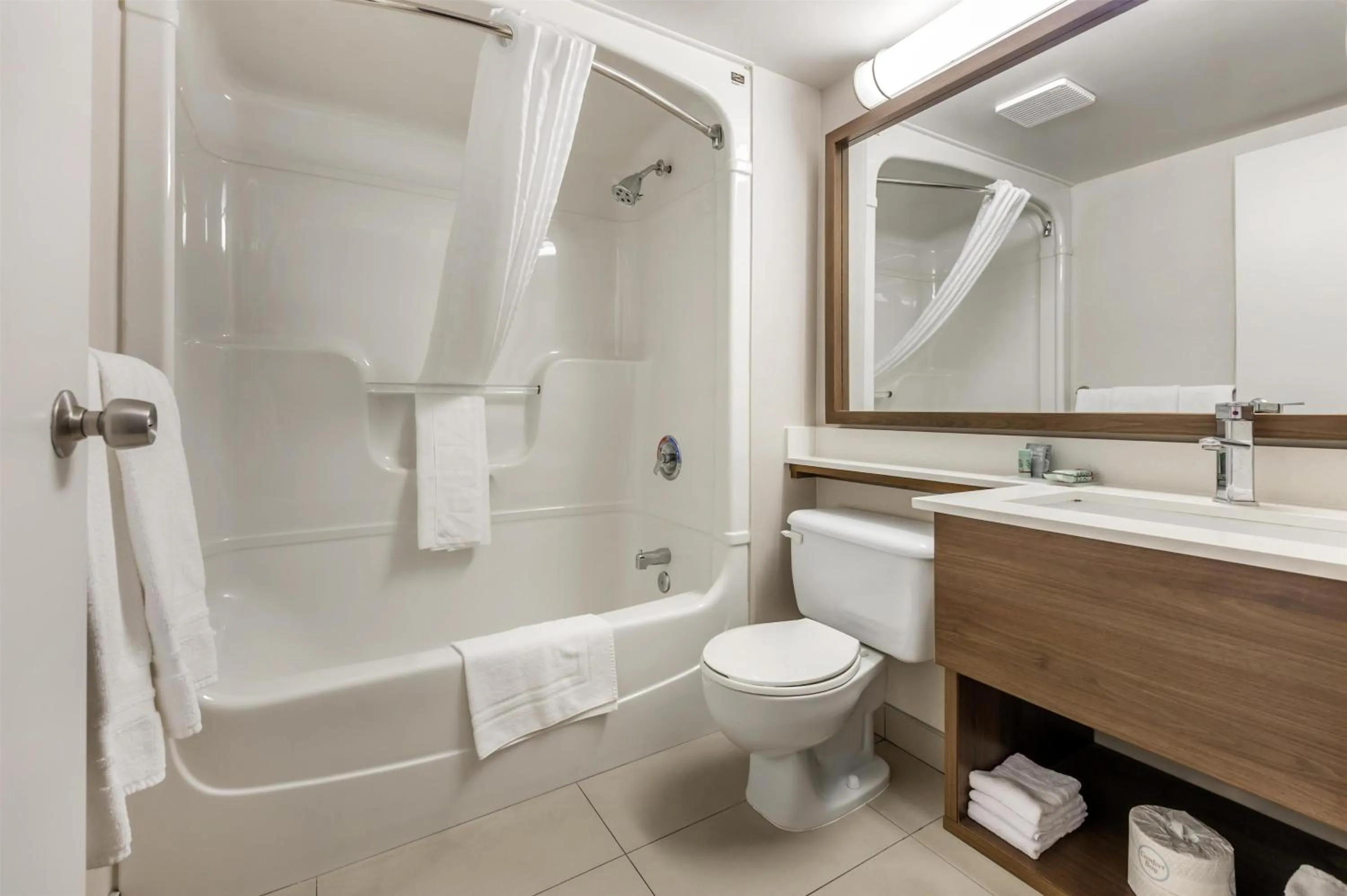 Bathroom in Best Western Hotel Brossard