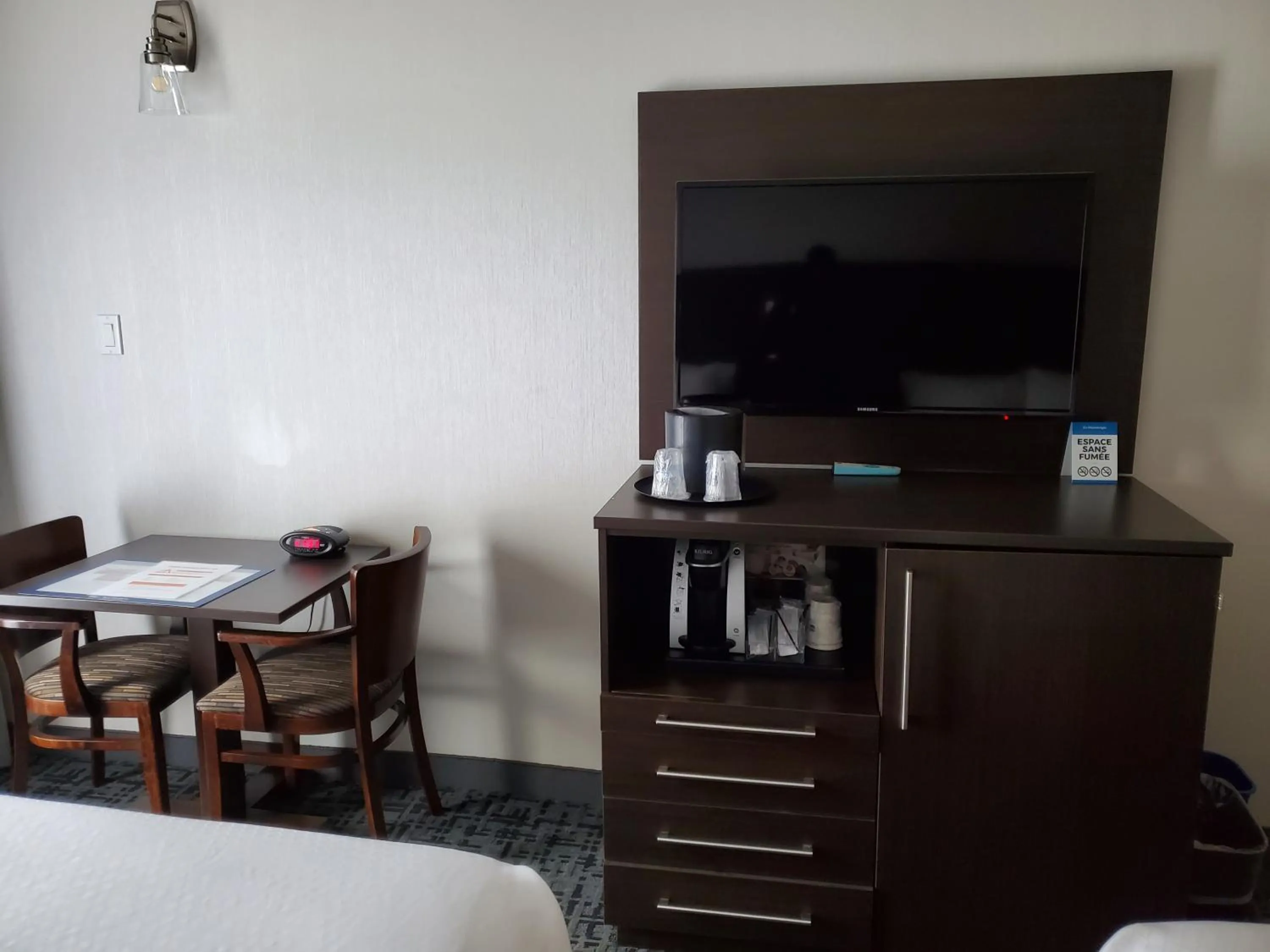 TV and multimedia, Bed in Best Western Hotel Brossard