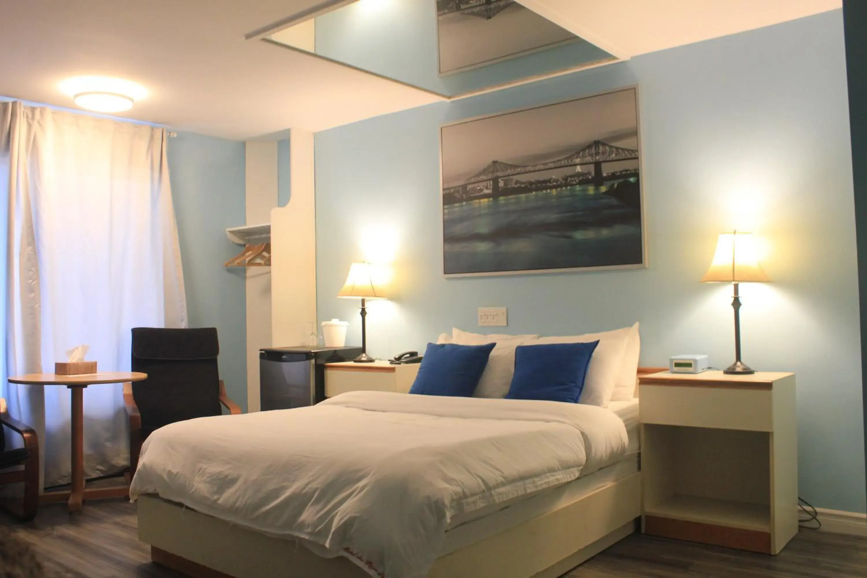 Queen Room with Standard Jacuzzi in Motel Des Pays D'En Haut Queen Room with Standard Jacuzzi in Motel Des Pays D'En Haut