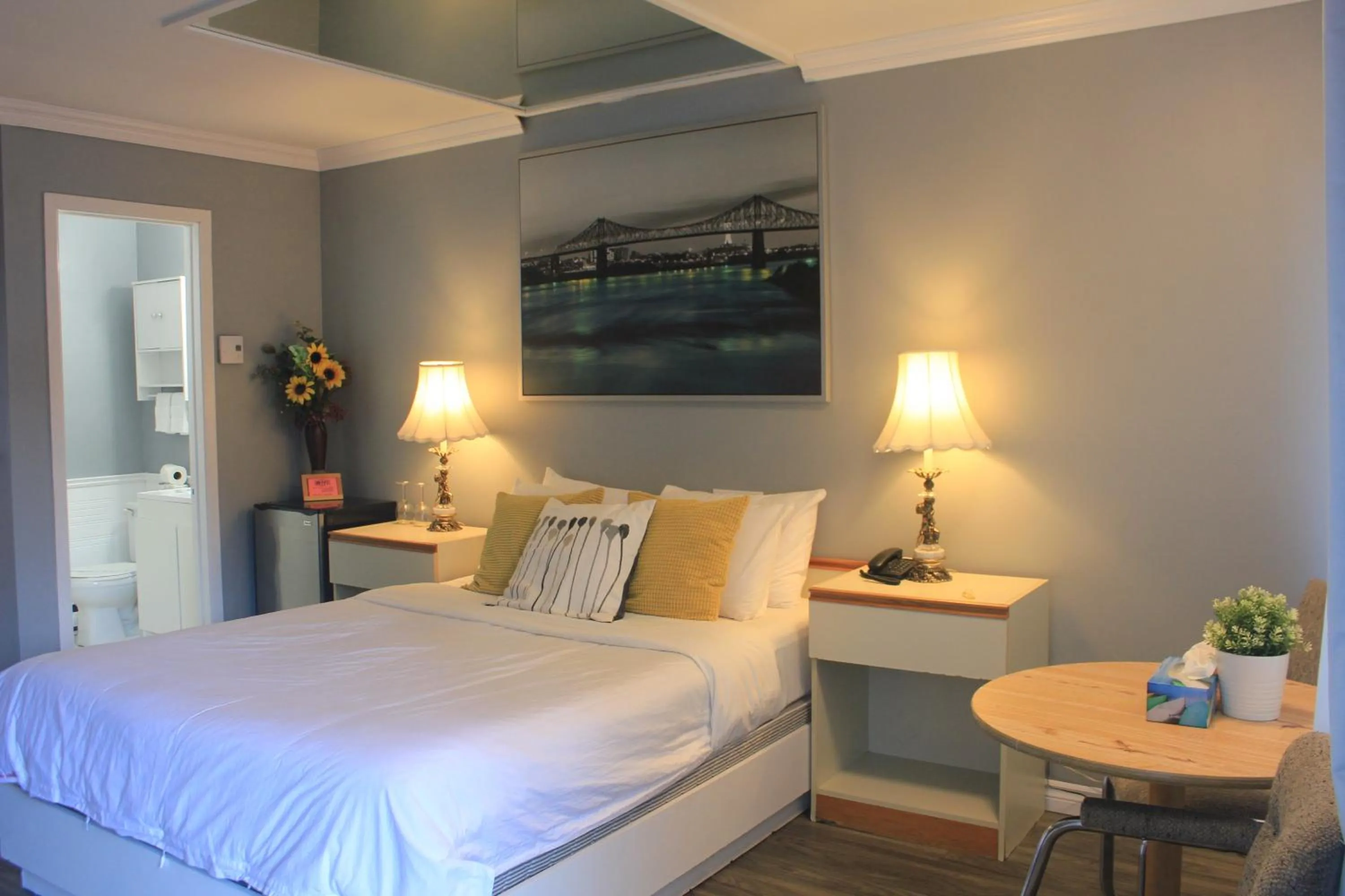 Bedroom, Bed in Motel Des Pays D'En Haut