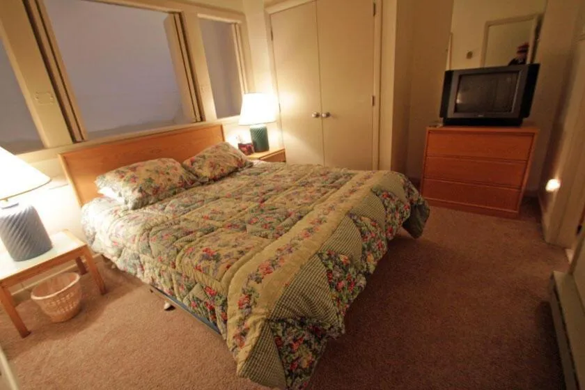 Bed in Whiffletree B8