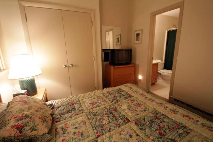 Bed in Whiffletree B8