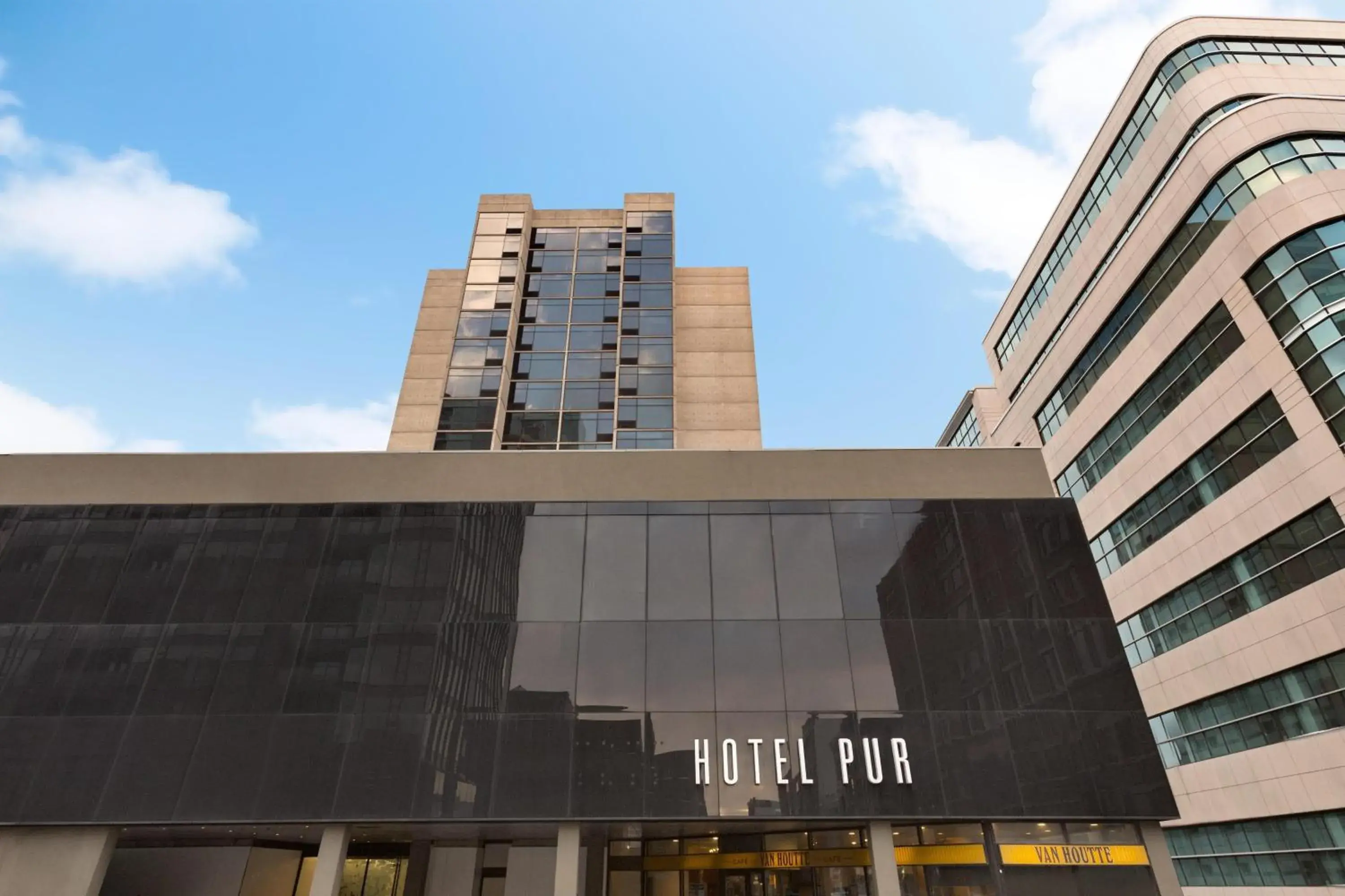 Property building in Hotel PUR, Quebec, a Tribute Portfolio Hotel Property building in Hotel PUR, Quebec, a Tribute Portfolio Hotel
