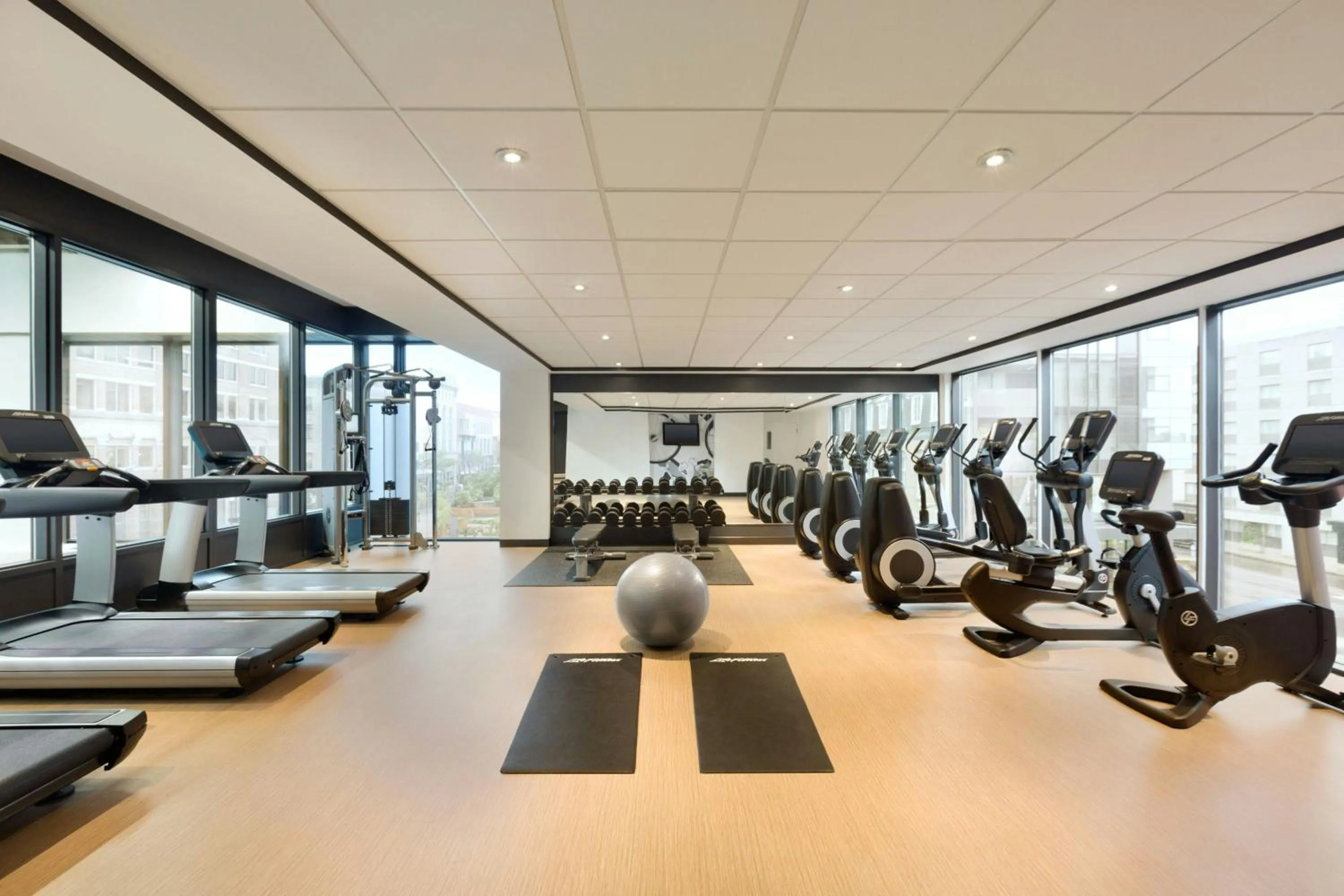 Fitness centre/facilities in Hotel PUR, Quebec, a Tribute Portfolio Hotel