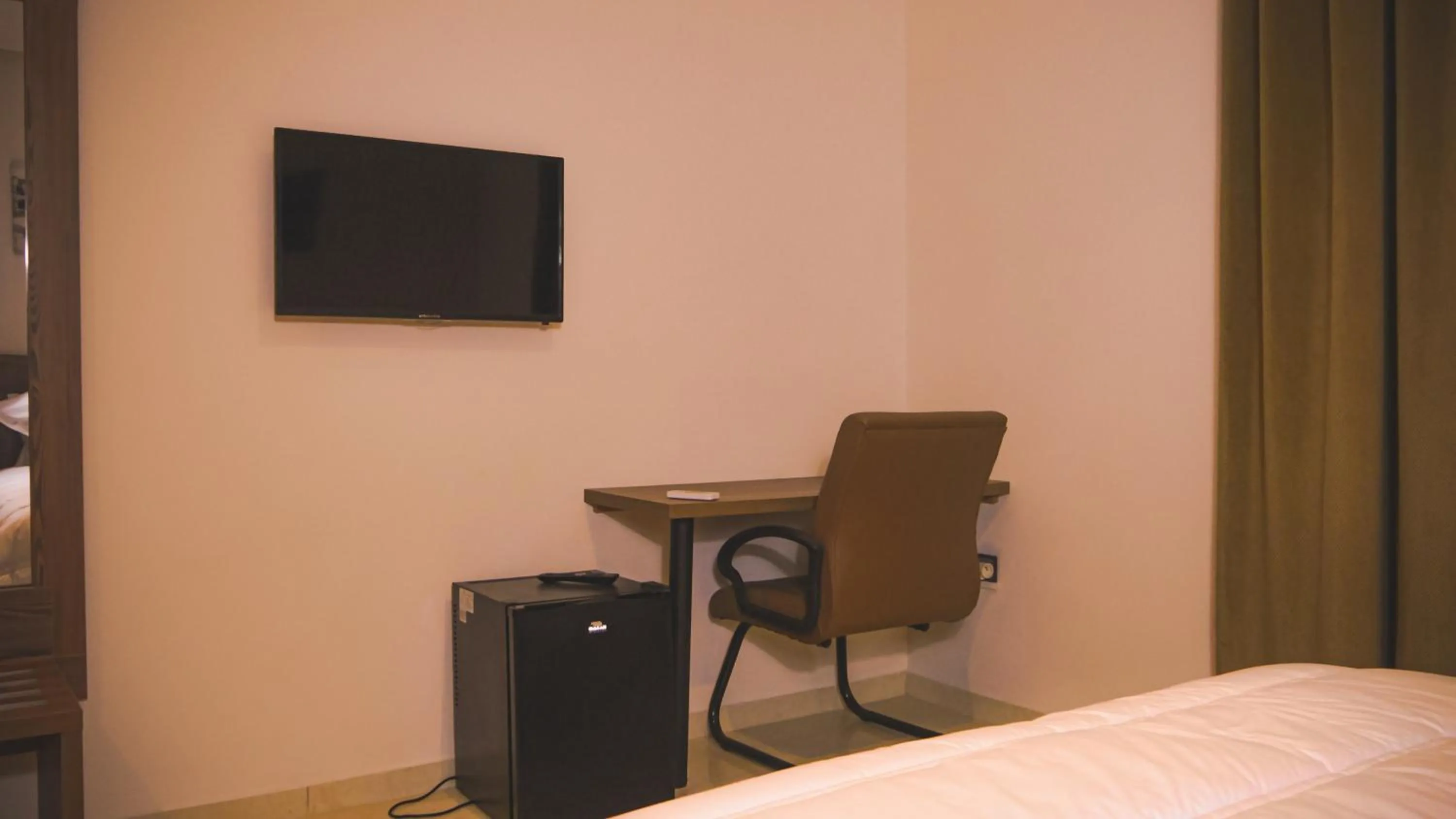 Communal lounge/ TV room in EL MOUSSAFIR HOTEL