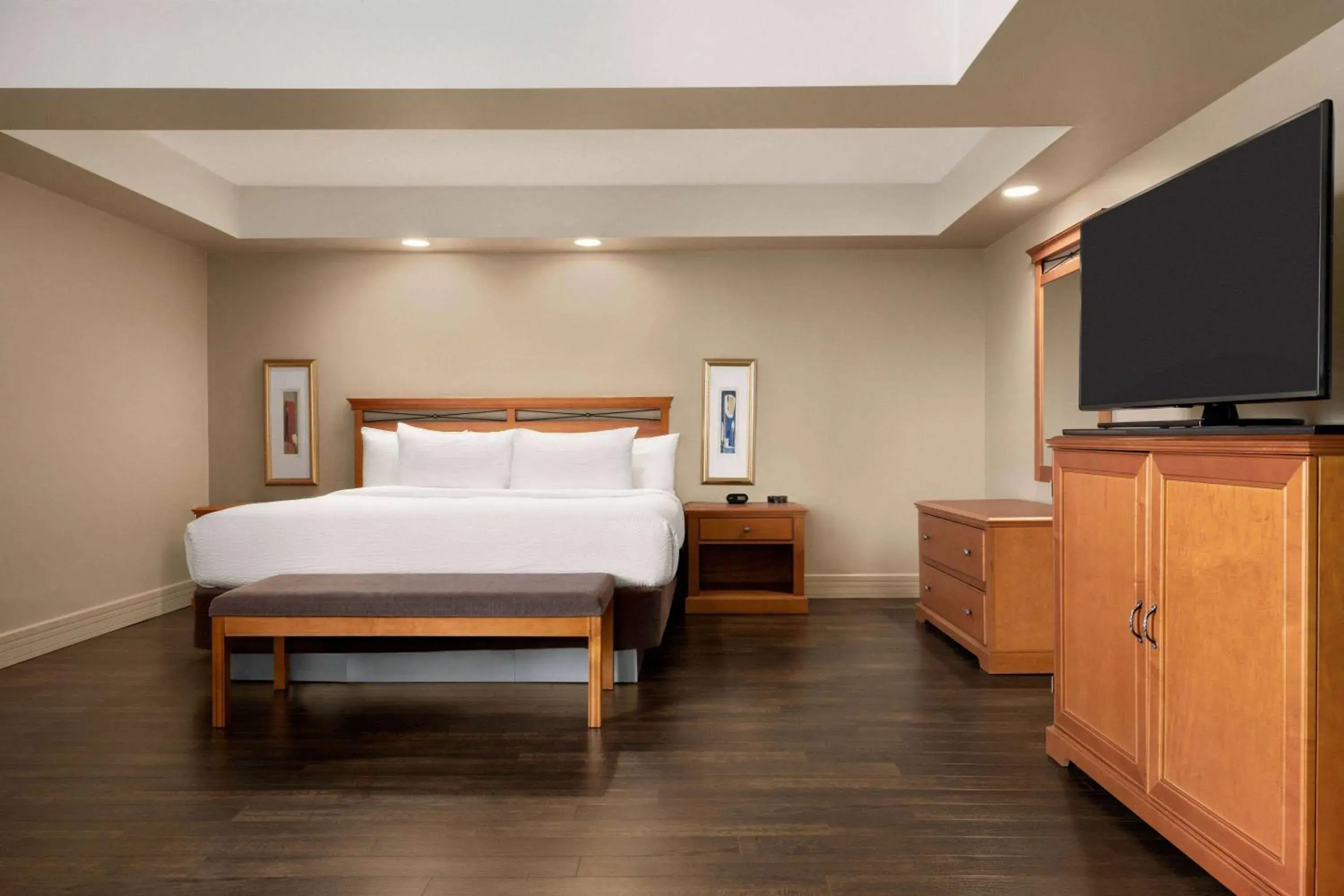 Photo of the whole room, Bed in Royal Hotel Calgary, Trademark Collection by Wyndham Photo of the whole room, Bed in Royal Hotel Calgary, Trademark Collection by Wyndham