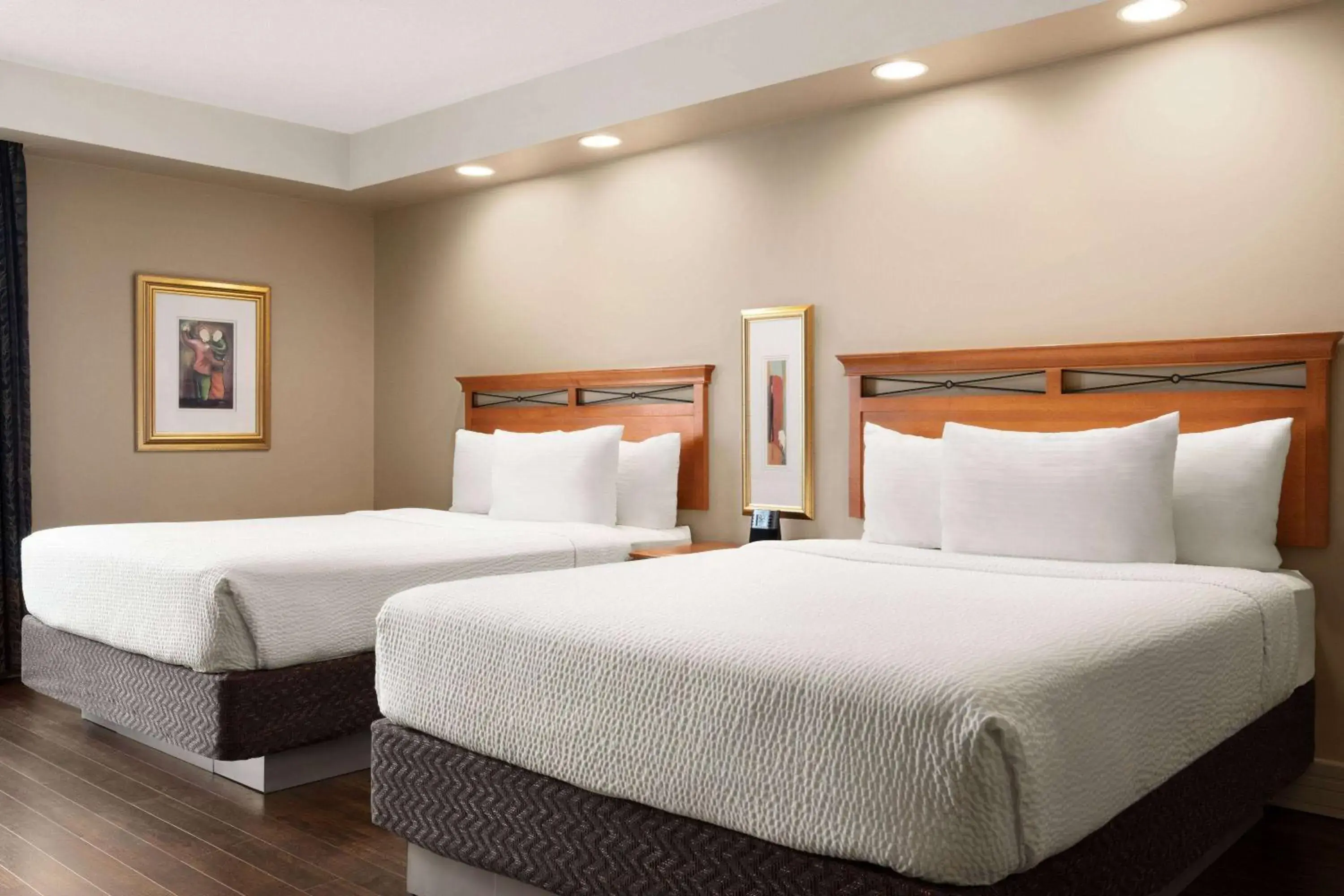 Photo of the whole room, Bed in Royal Hotel Calgary, Trademark Collection by Wyndham Photo of the whole room, Bed in Royal Hotel Calgary, Trademark Collection by Wyndham