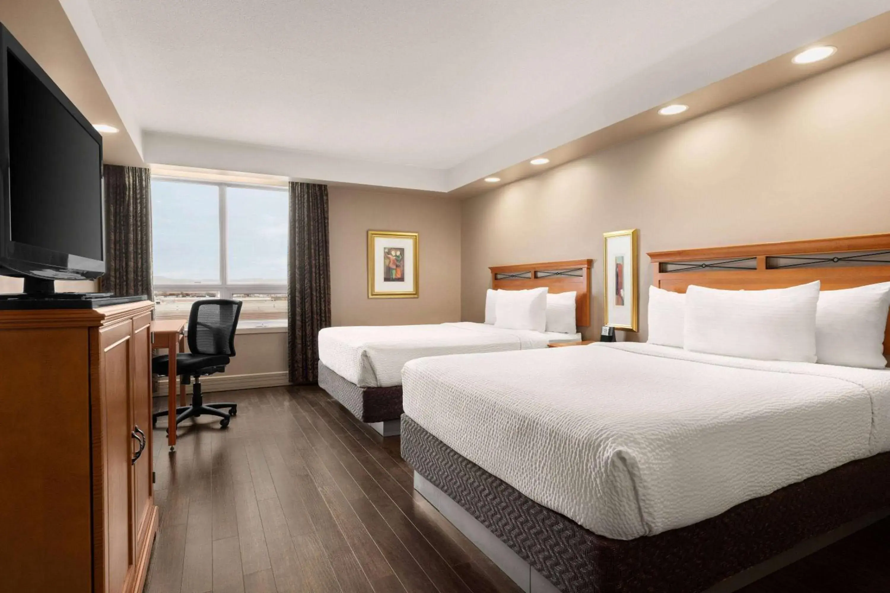 Photo of the whole room, Bed in Royal Hotel Calgary, Trademark Collection by Wyndham Photo of the whole room, Bed in Royal Hotel Calgary, Trademark Collection by Wyndham