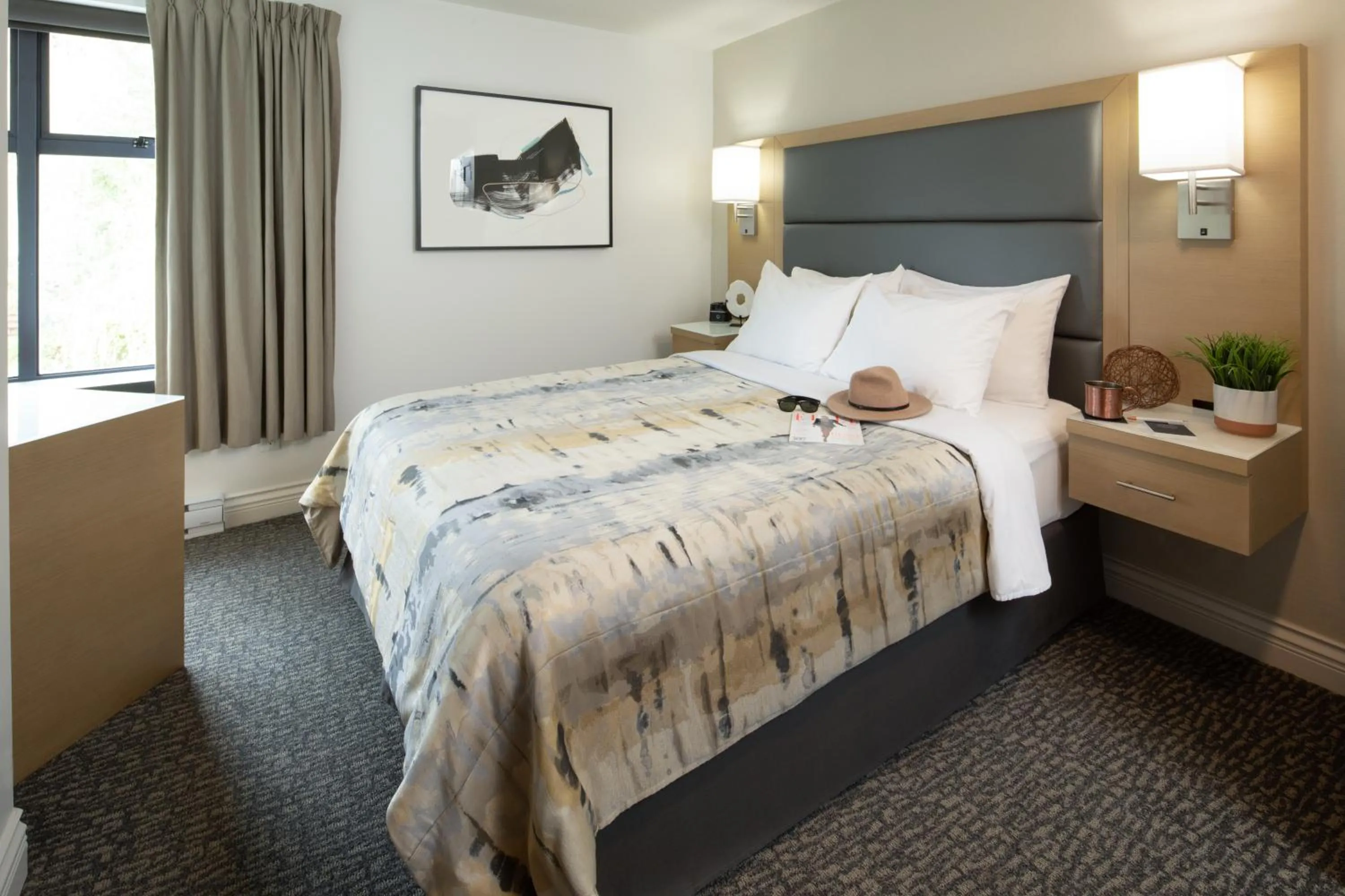 Bedroom, Bed in The Crystal Lodge