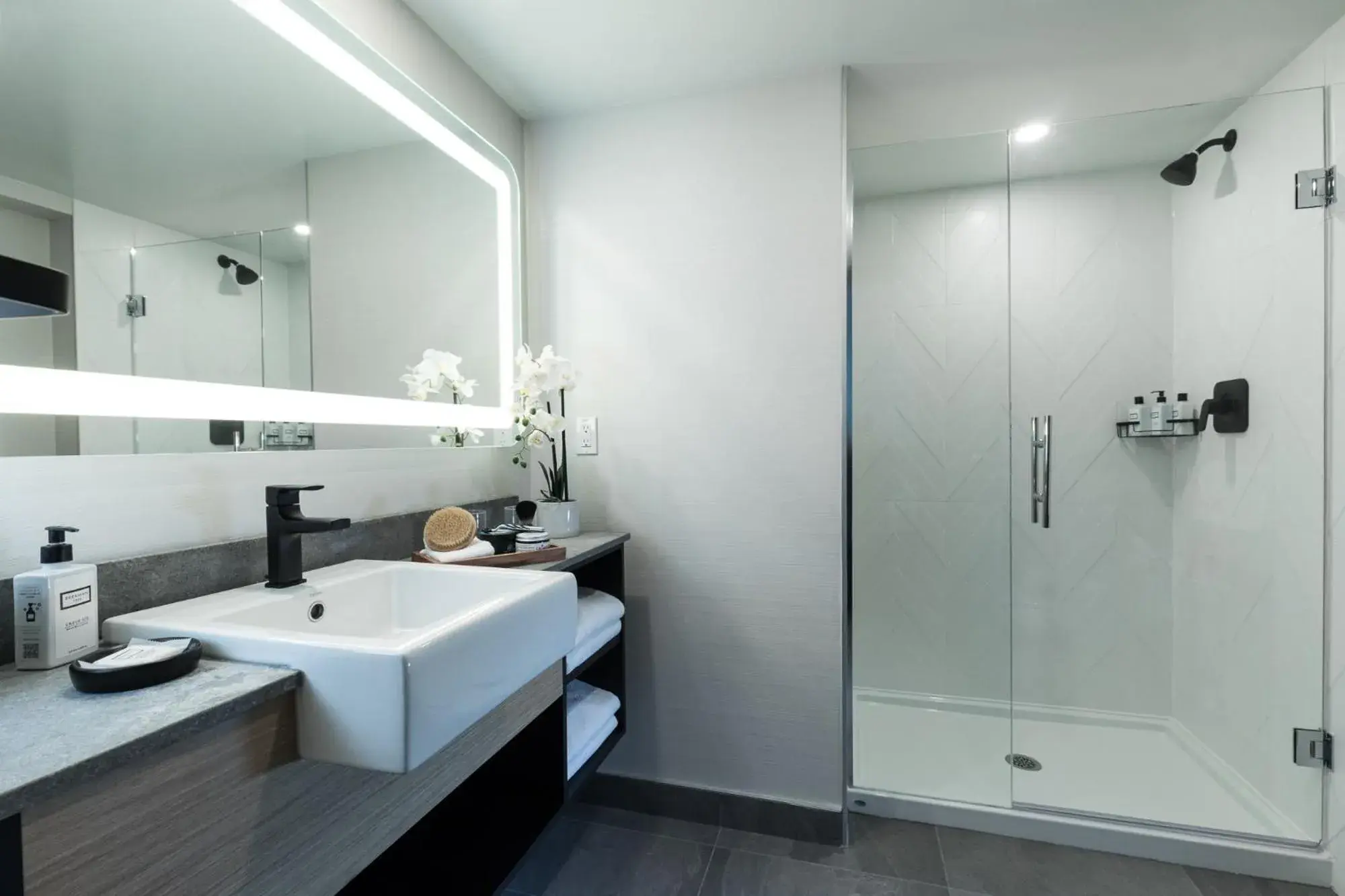 Shower in The Crystal Lodge Shower in The Crystal Lodge