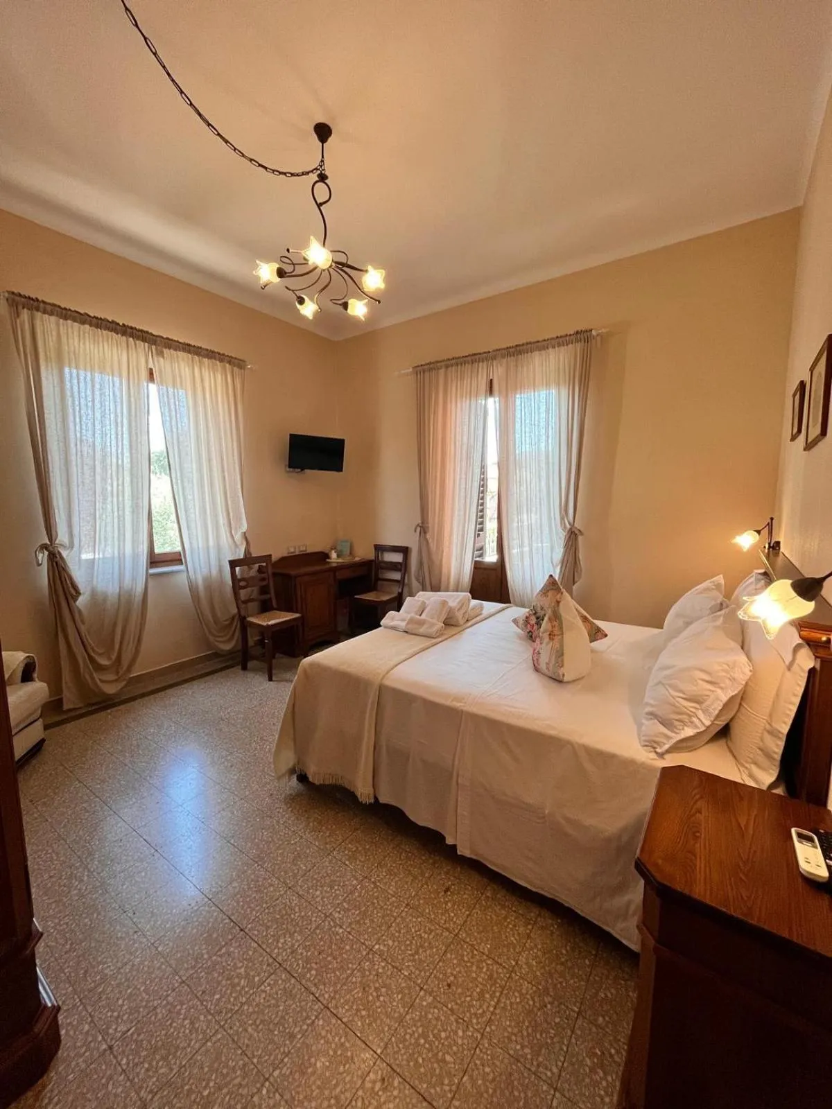 Bed in BnB Villa Melany vicino Centro