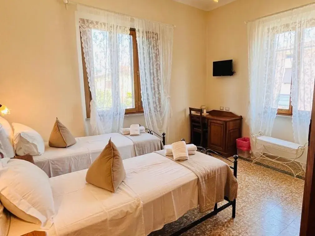 Twin Room with Private Bathroom - single occupancy in BnB Villa Melany vicino Centro Twin Room with Private Bathroom - single occupancy in BnB Villa Melany vicino Centro