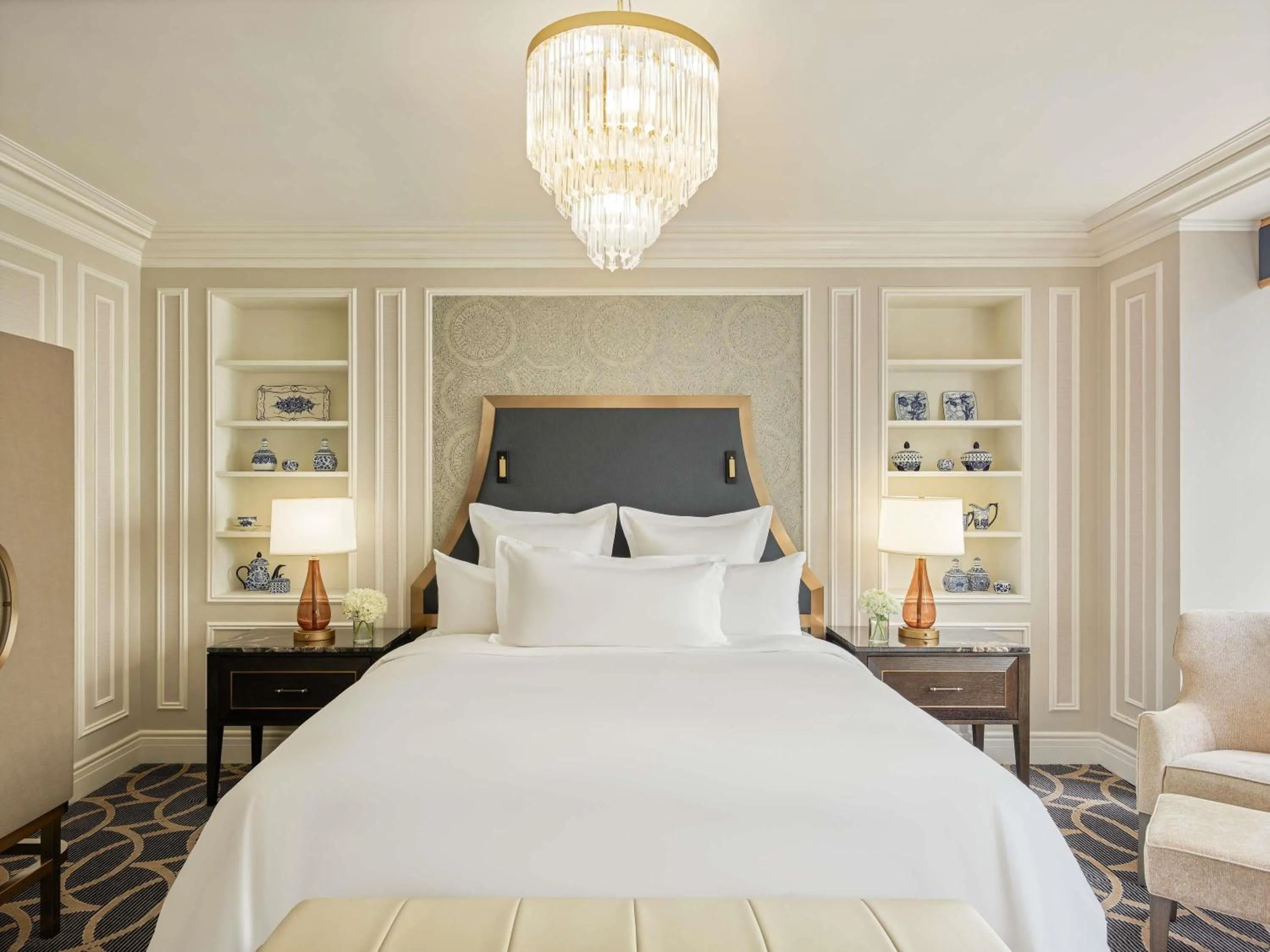 Bedroom, Bed in Fairmont Hotel Vancouver