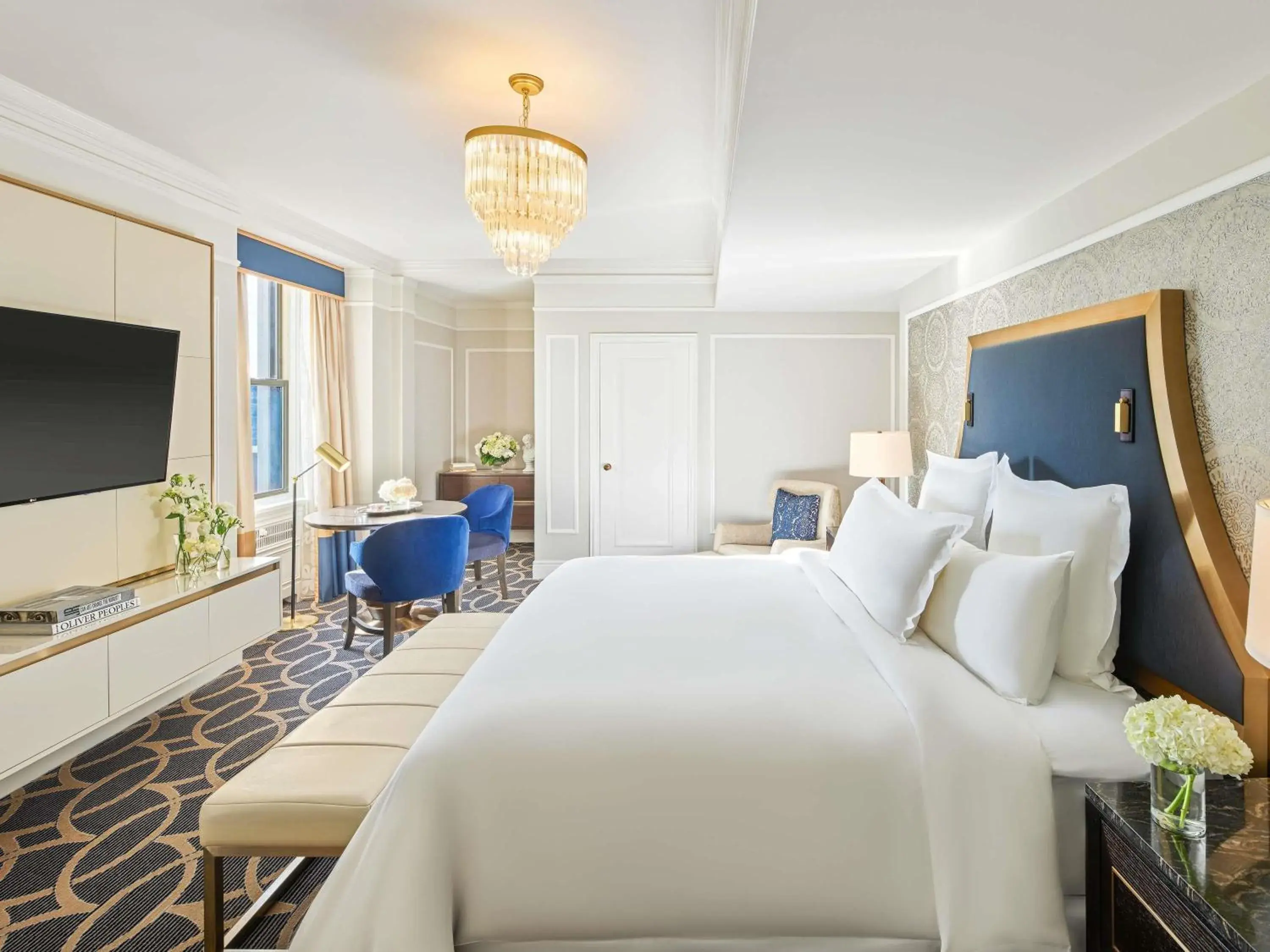 Bedroom, Bed in Fairmont Hotel Vancouver Bedroom, Bed in Fairmont Hotel Vancouver