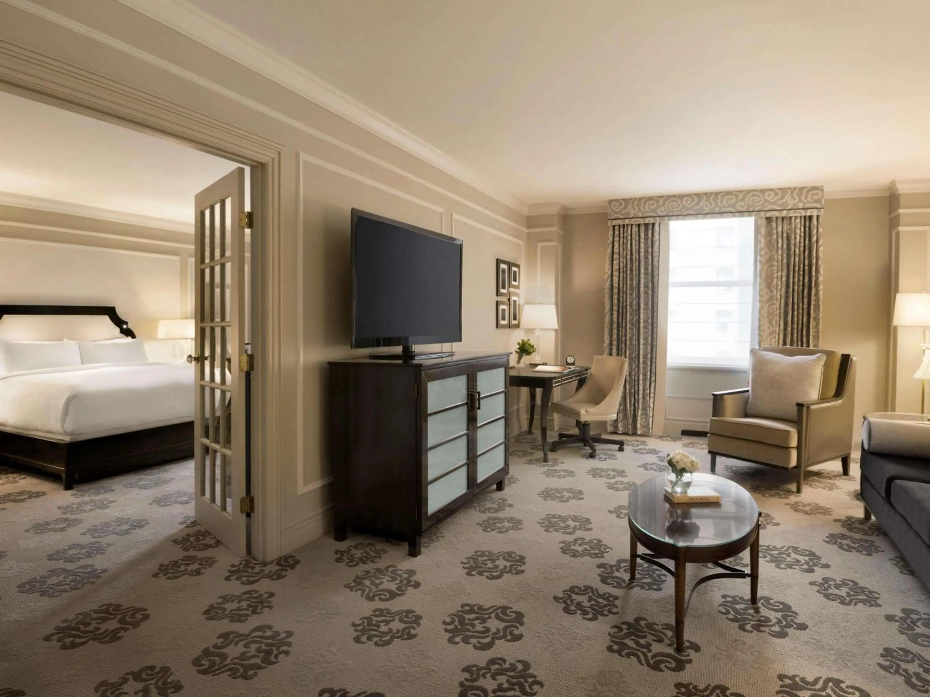 Bedroom, Bed in Fairmont Hotel Vancouver