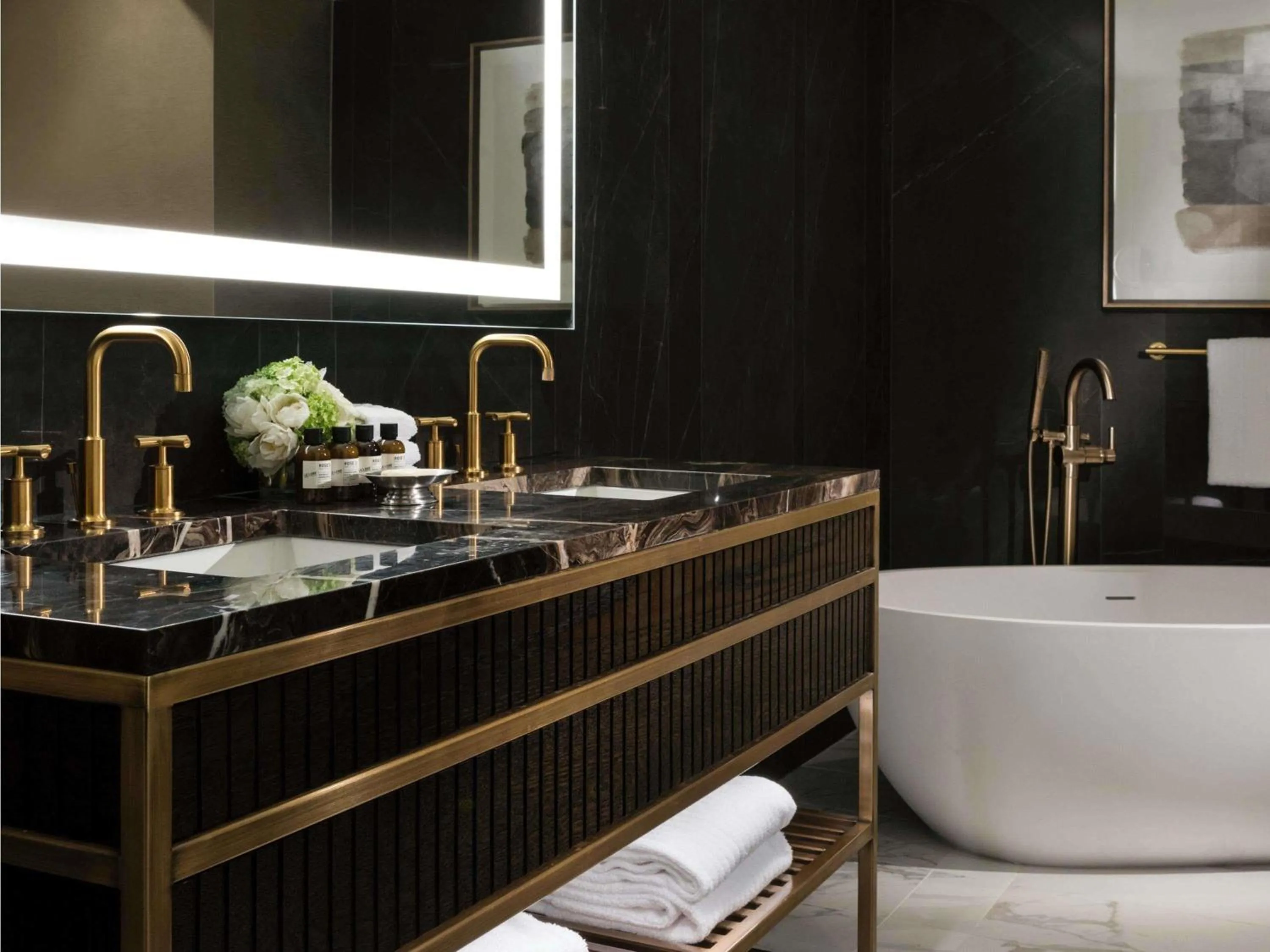 Photo of the whole room in Fairmont Hotel Vancouver