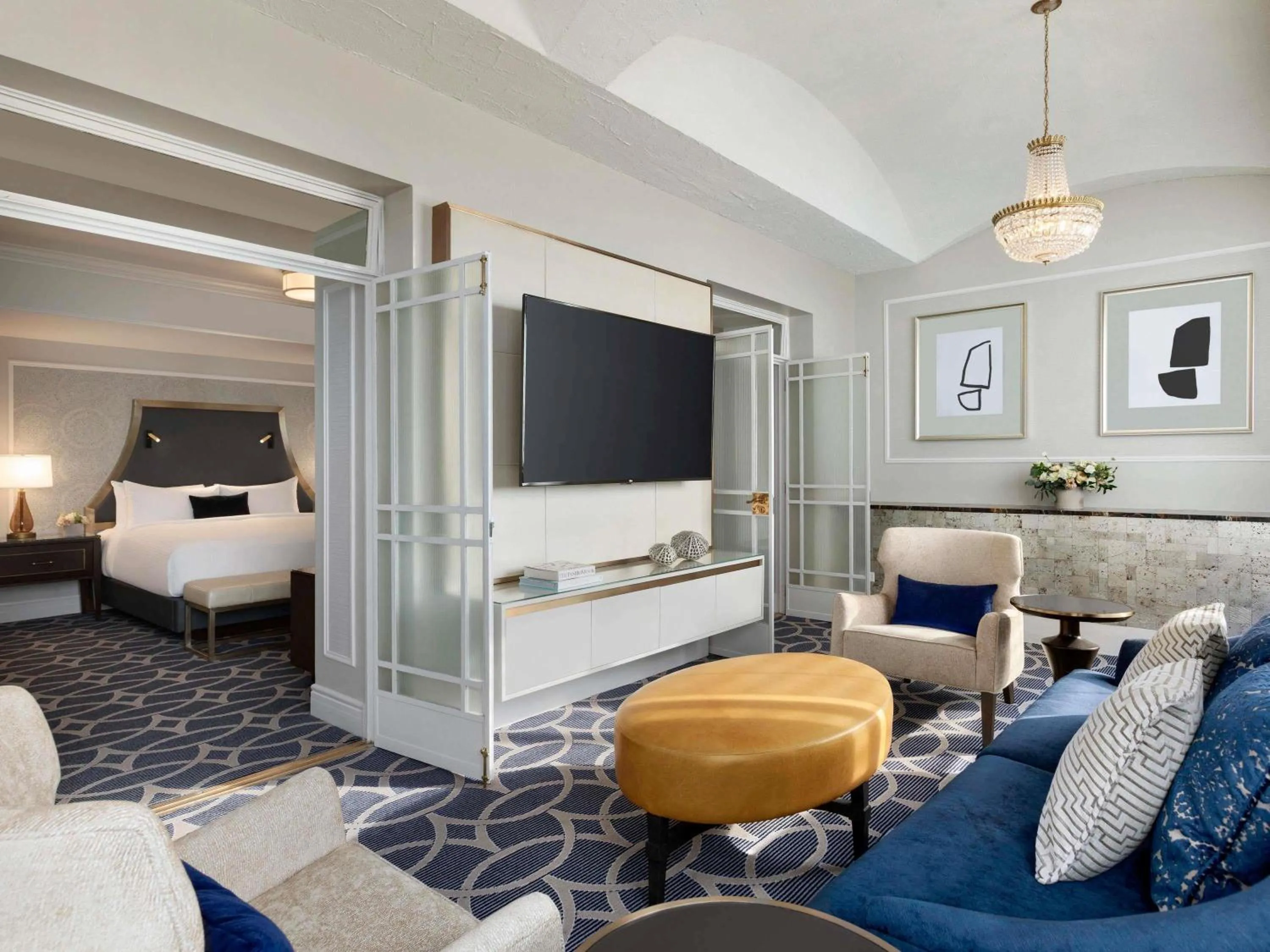 Bedroom, Bed in Fairmont Hotel Vancouver