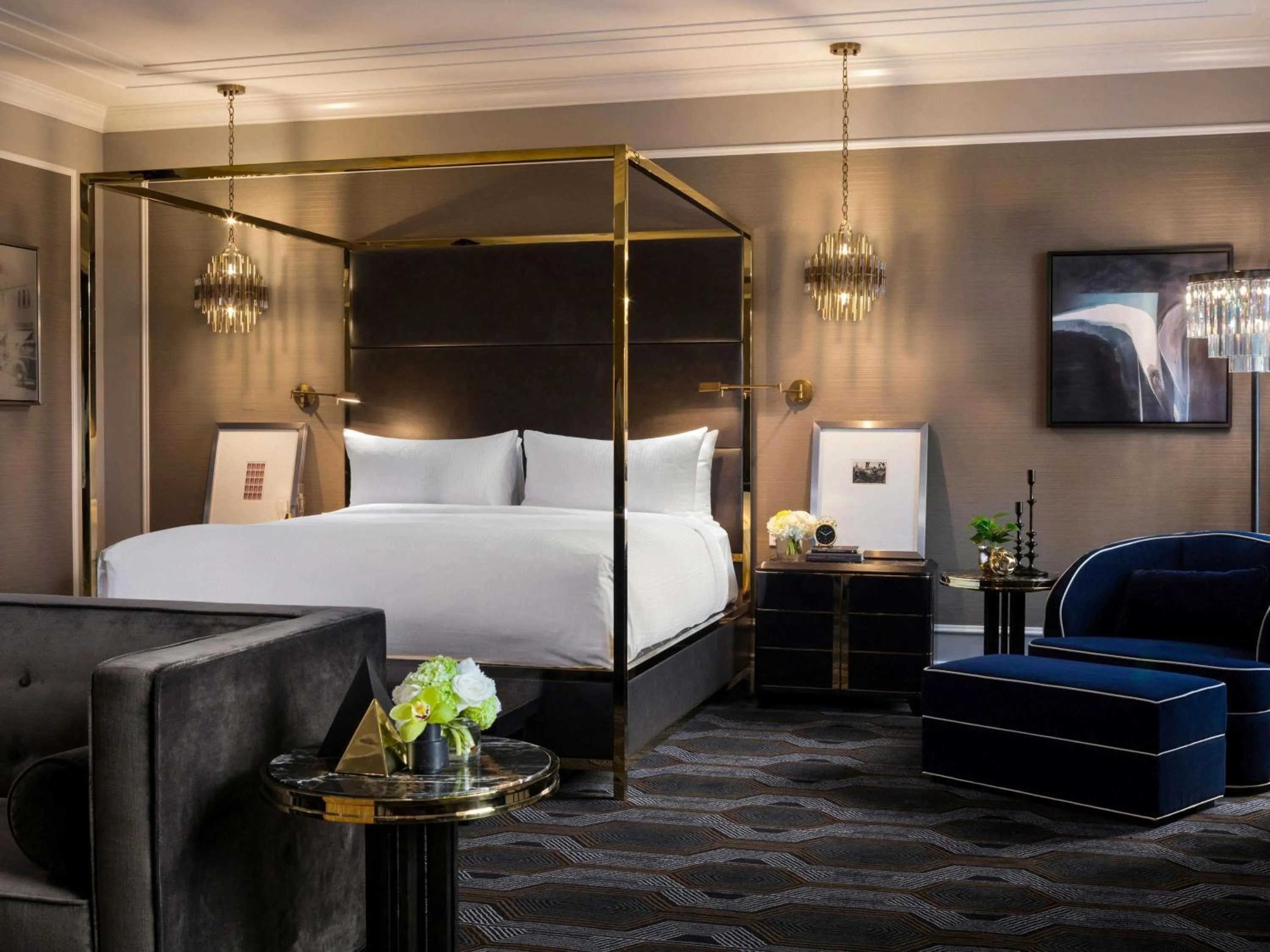 Bedroom, Bed in Fairmont Hotel Vancouver