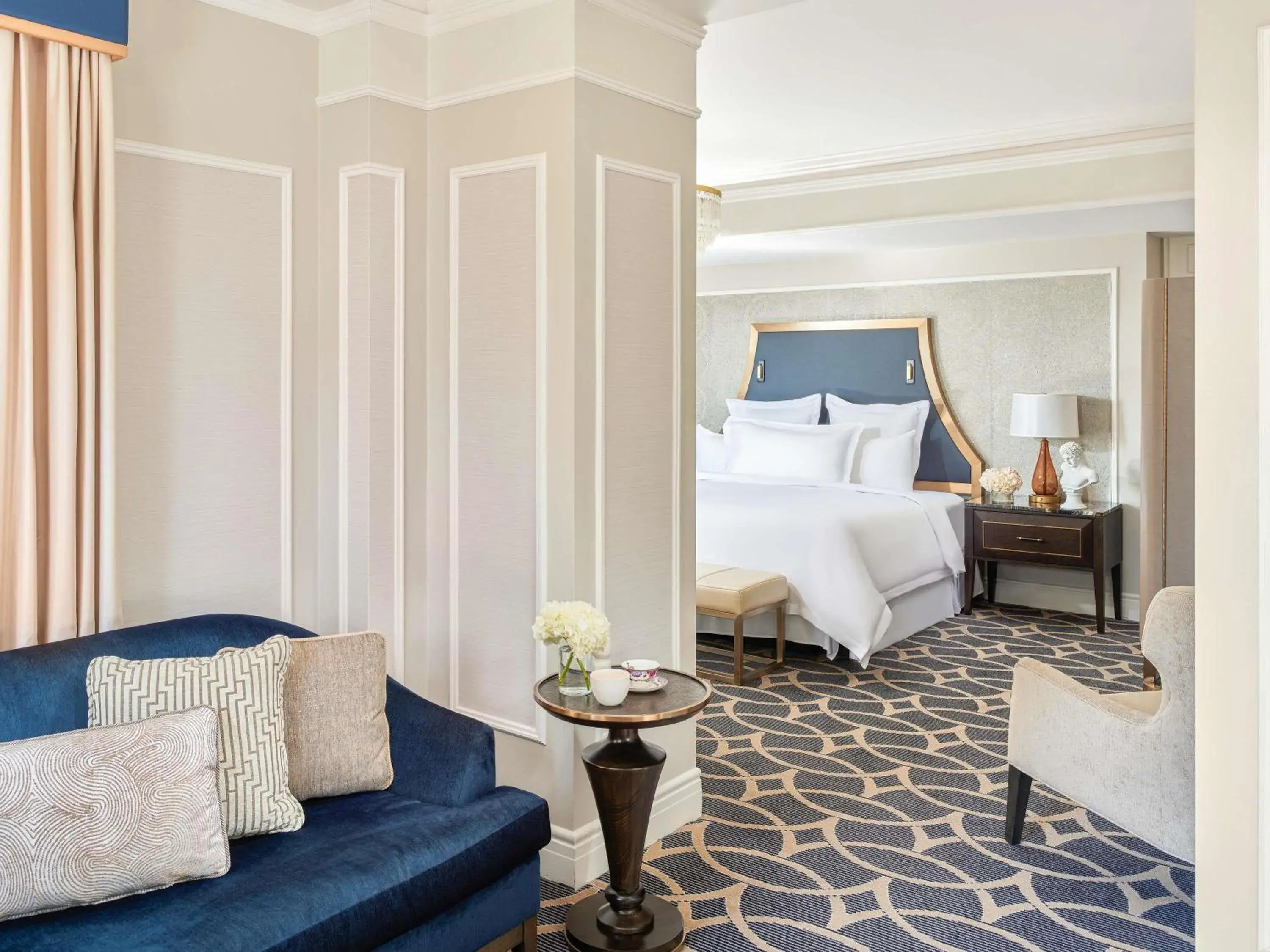 Bedroom, Bed in Fairmont Hotel Vancouver Bedroom, Bed in Fairmont Hotel Vancouver