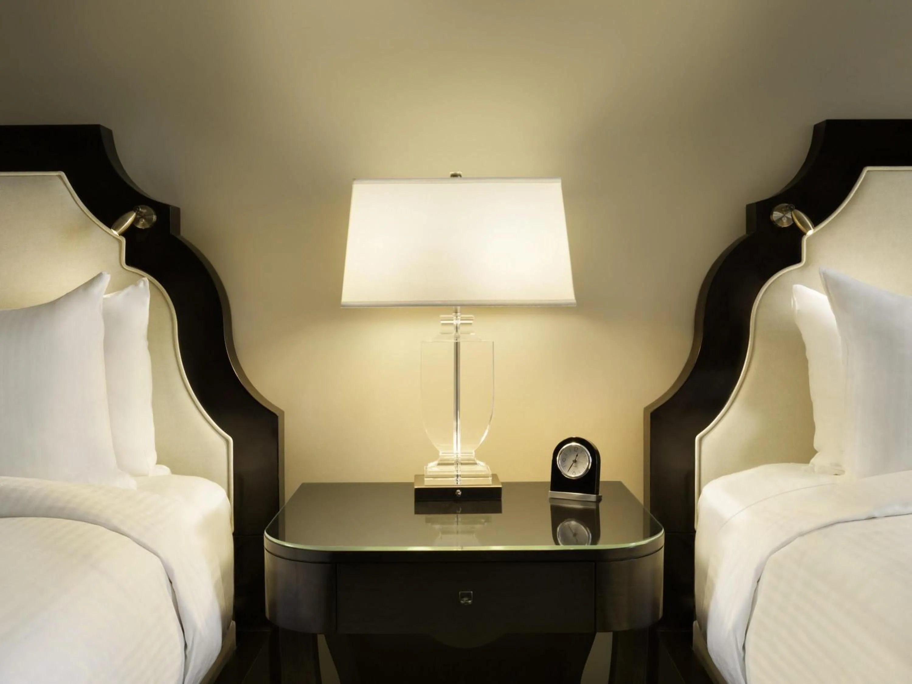 Bedroom, Bed in Fairmont Hotel Vancouver