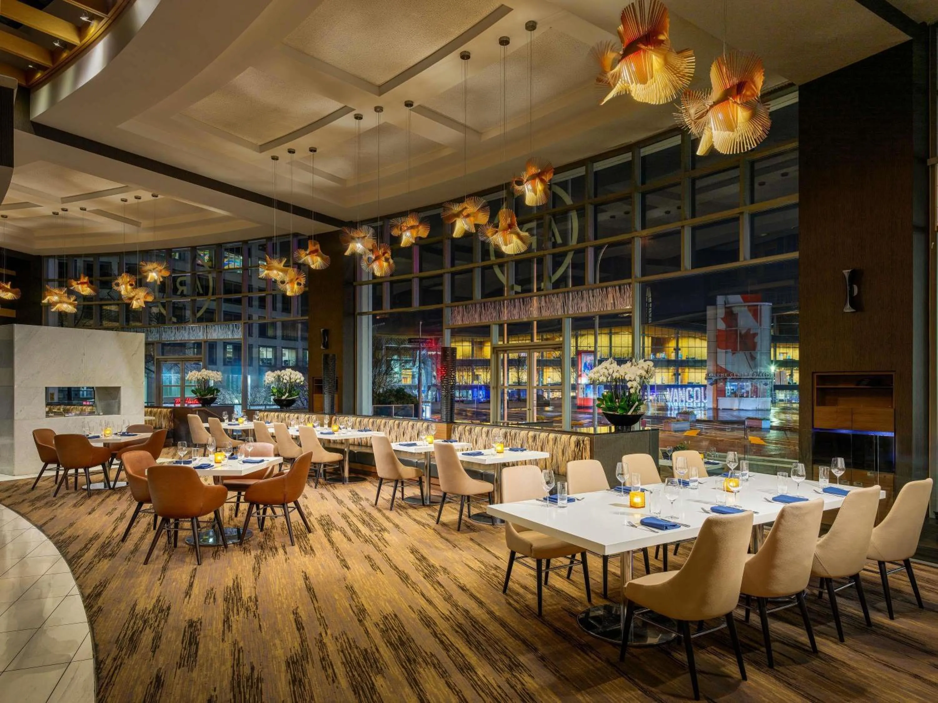 Lounge or bar in Fairmont Waterfront