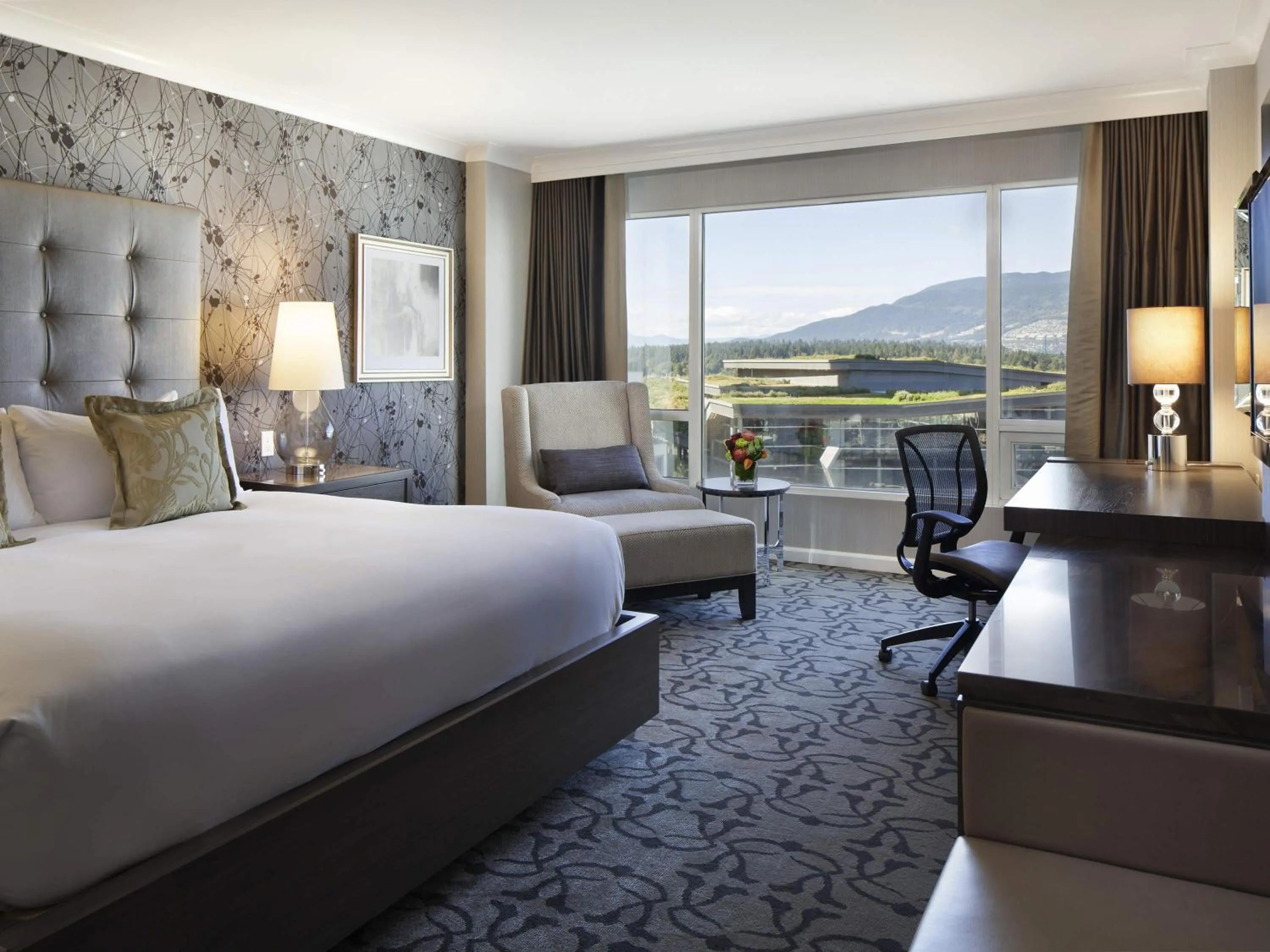 Bedroom, Bed in Fairmont Waterfront