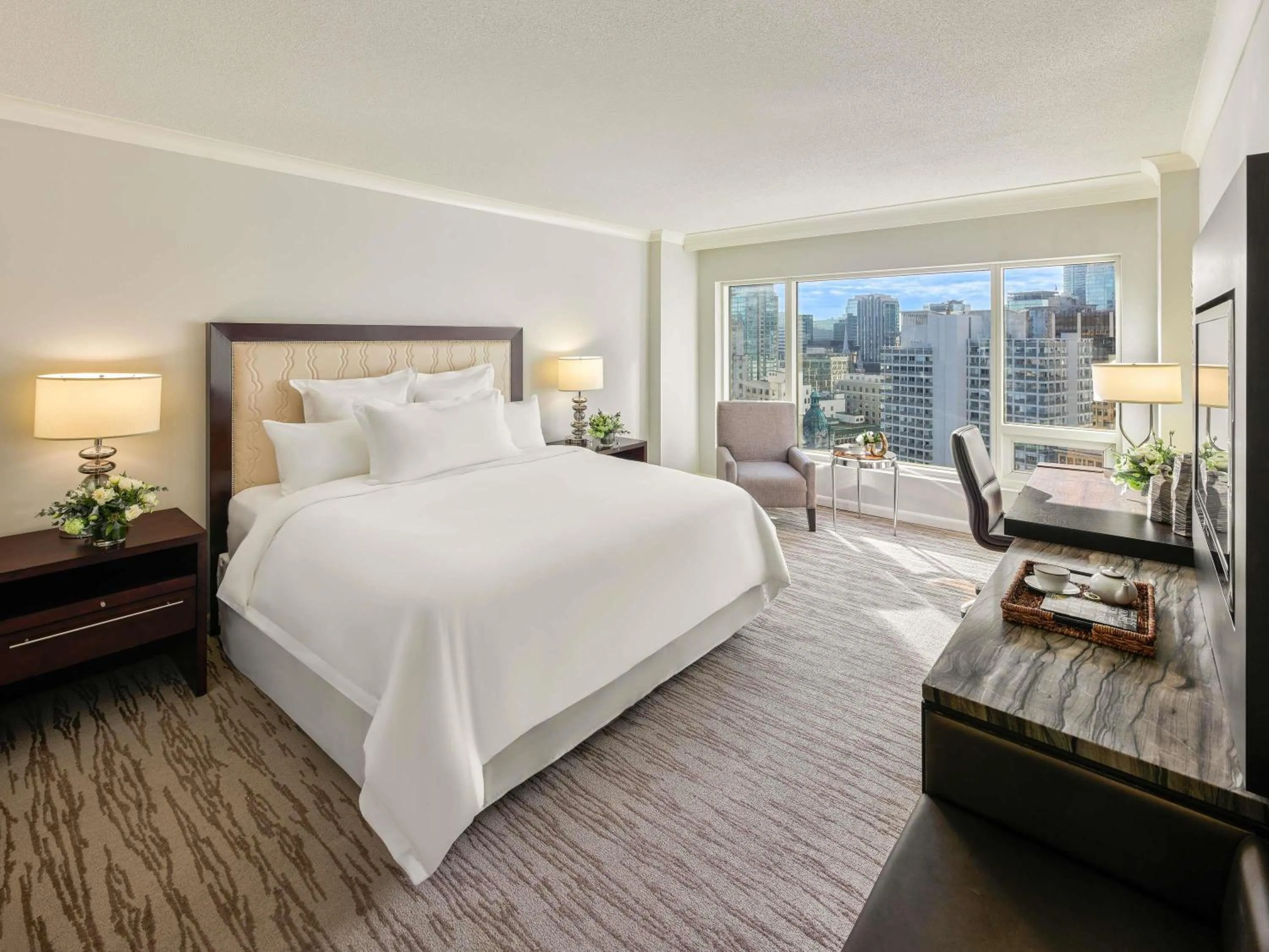 Bedroom, Bed in Fairmont Waterfront