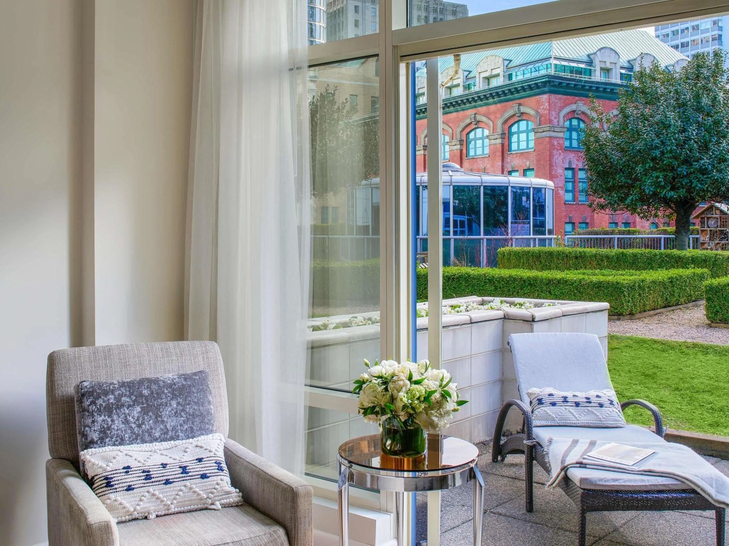 Bedroom in Fairmont Waterfront