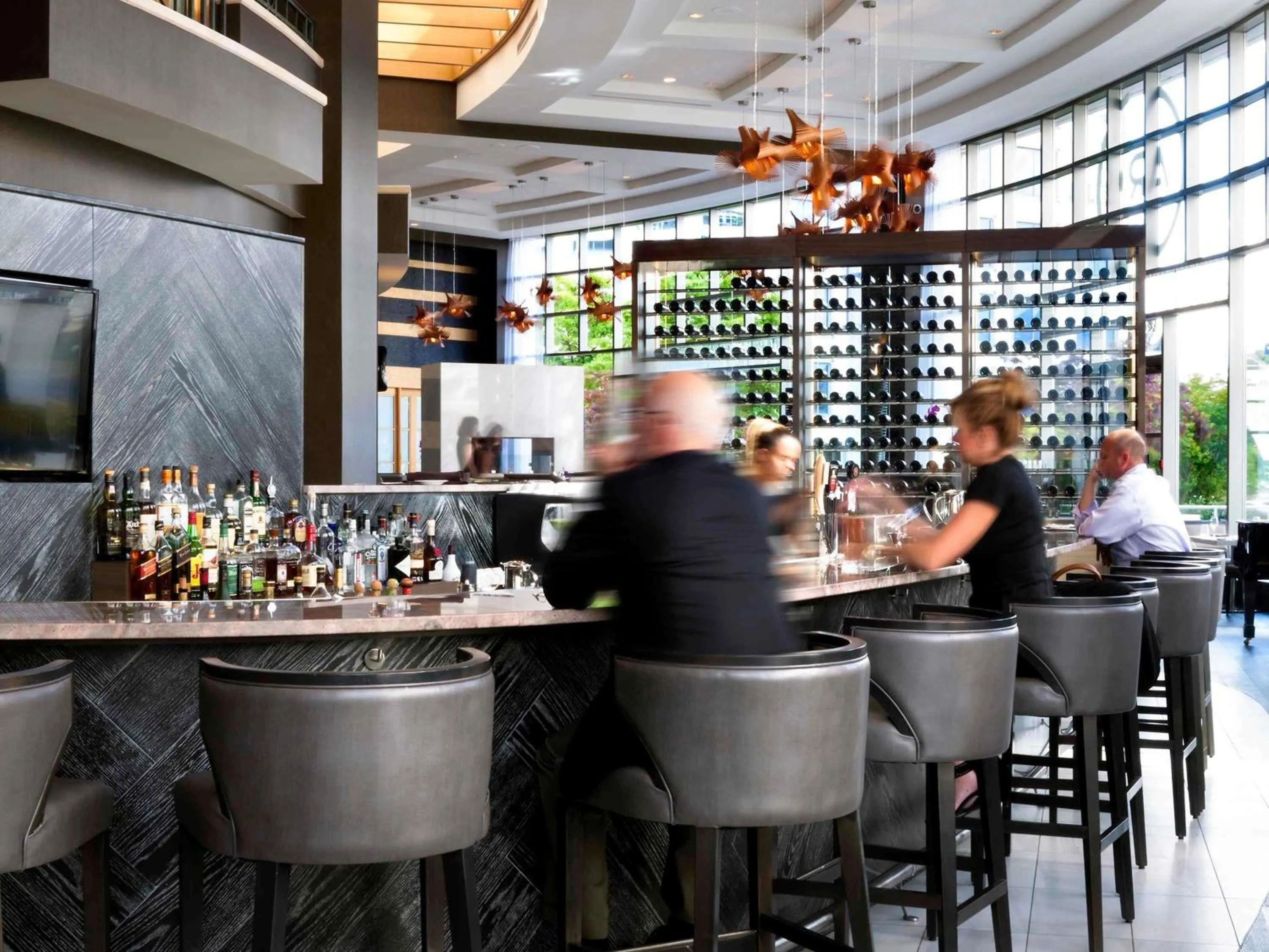 Lounge or bar in Fairmont Waterfront