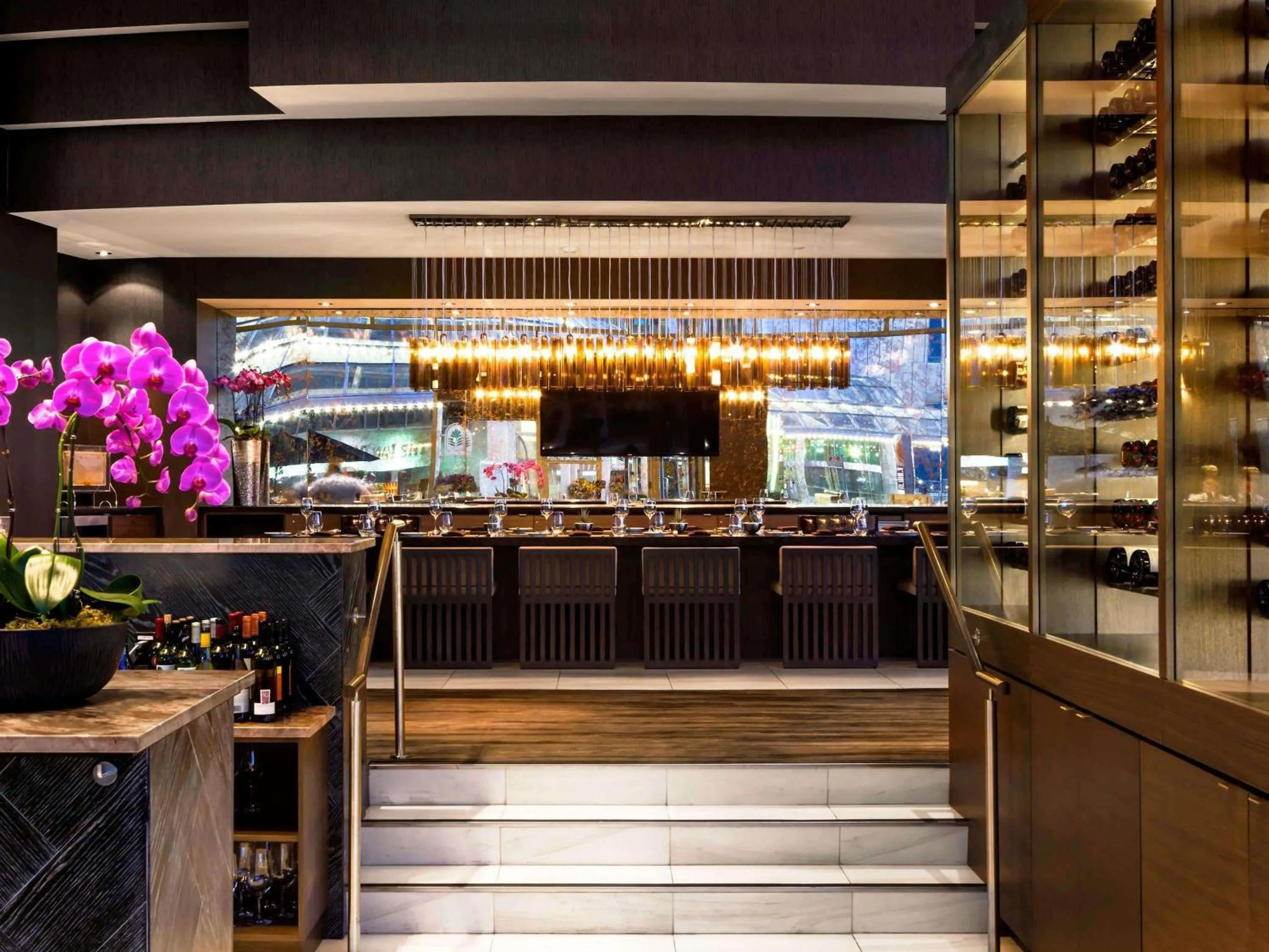 Restaurant/places to eat in Fairmont Waterfront