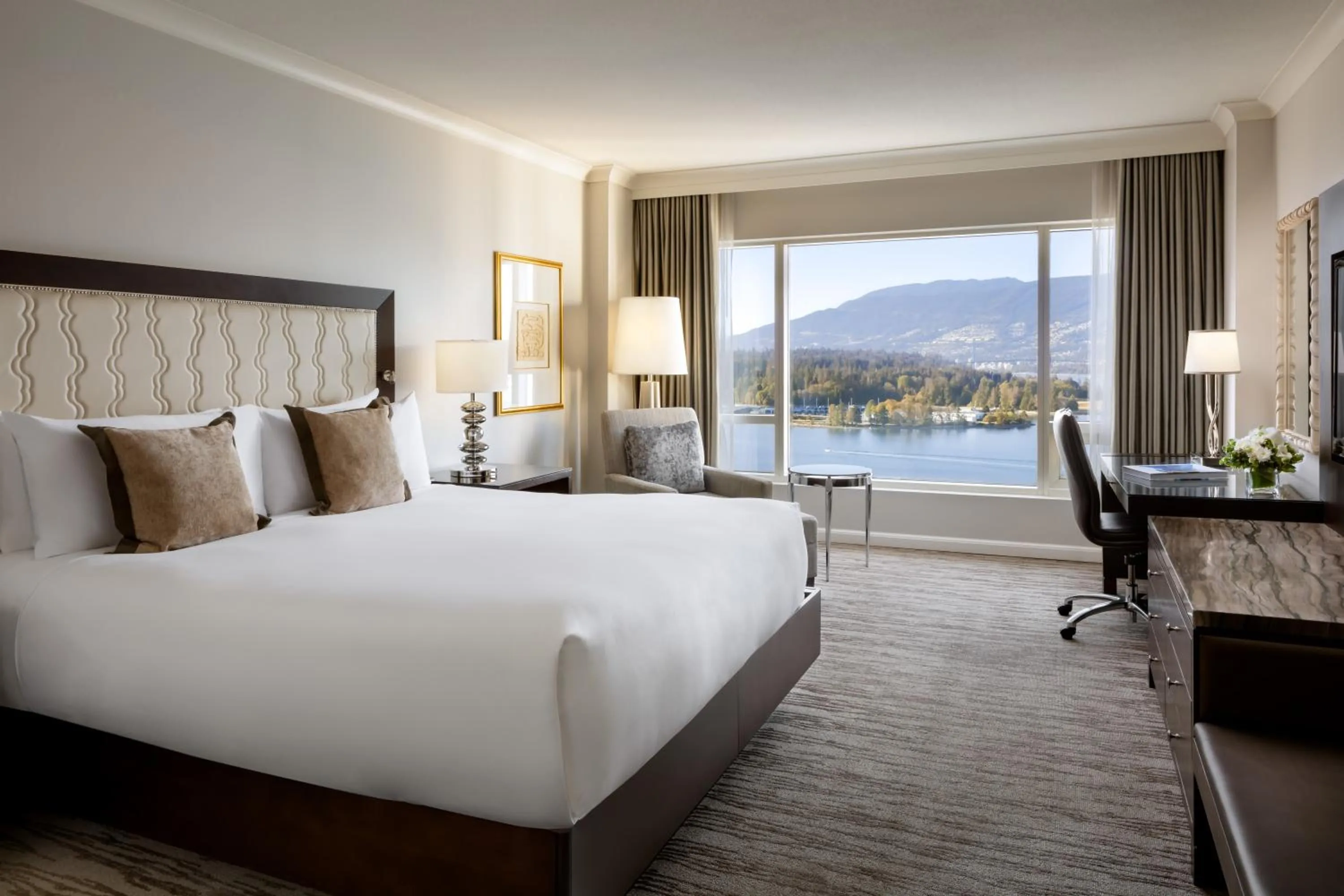 Bed in Fairmont Waterfront