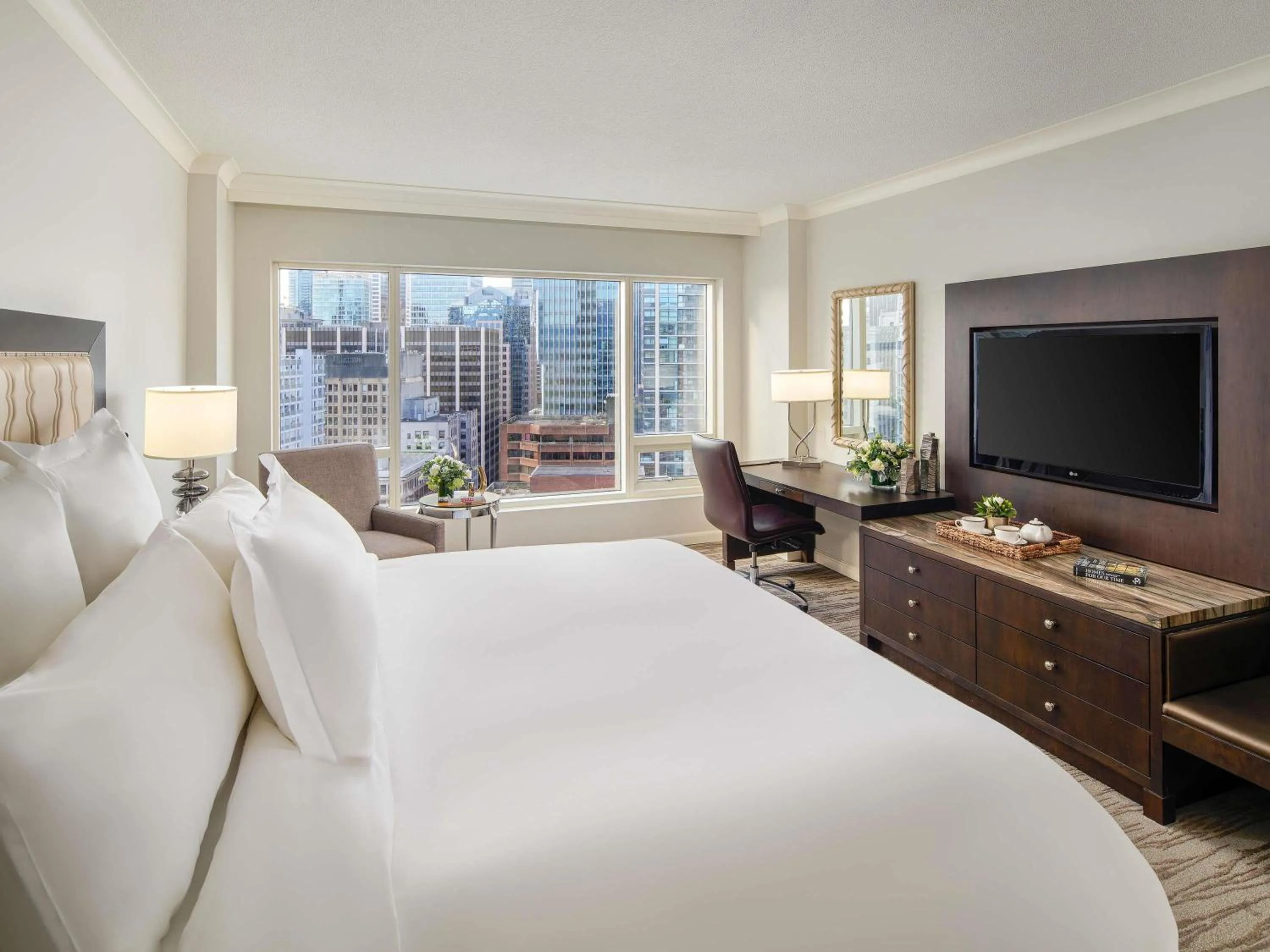 Bedroom, Bed in Fairmont Waterfront