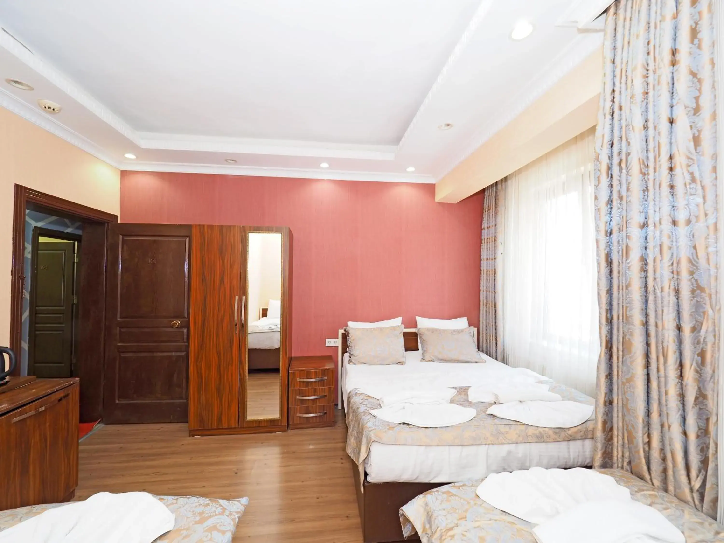 Photo of the whole room, Bed in RENOVA hOTEL FATİH Photo of the whole room, Bed in RENOVA hOTEL FATİH