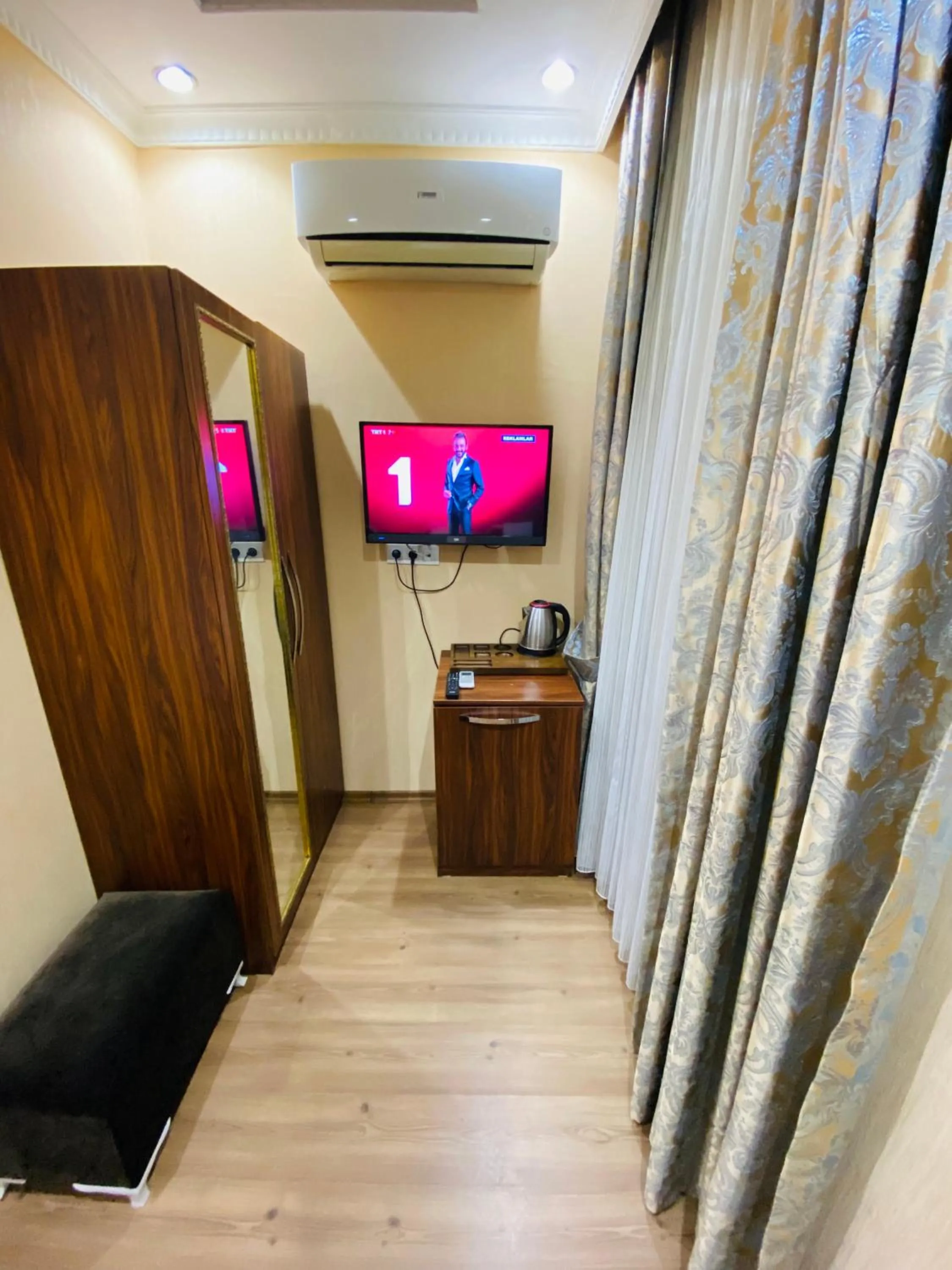 TV and multimedia in RENOVA hOTEL FATİH