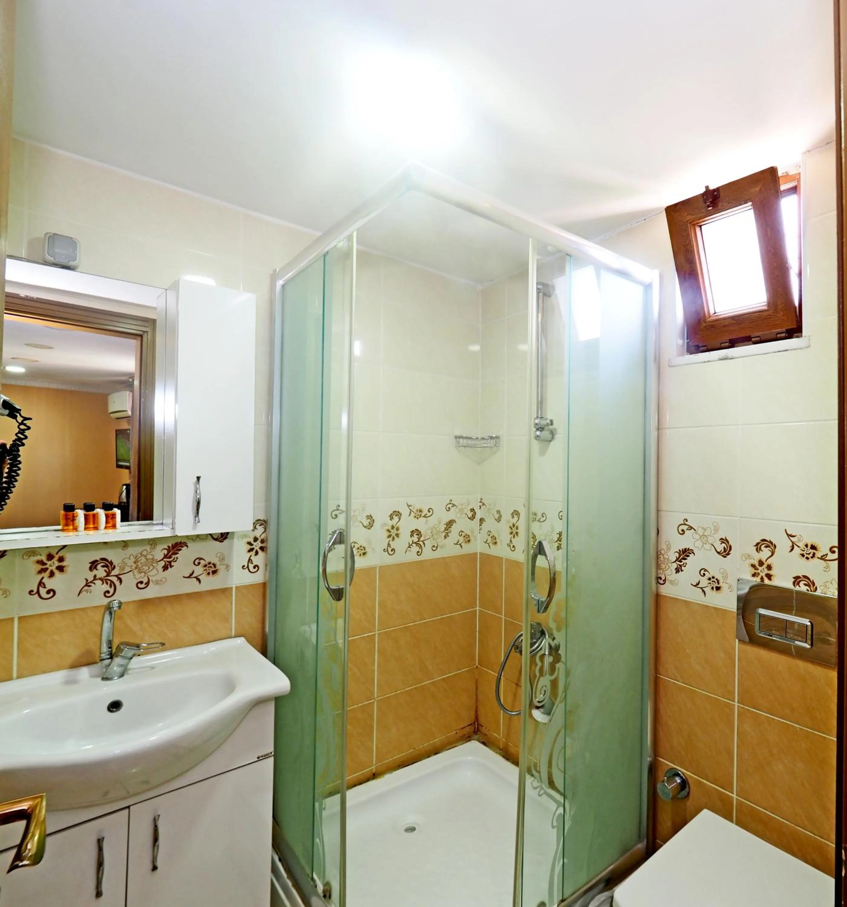 Bathroom in RENOVA hOTEL FATİH