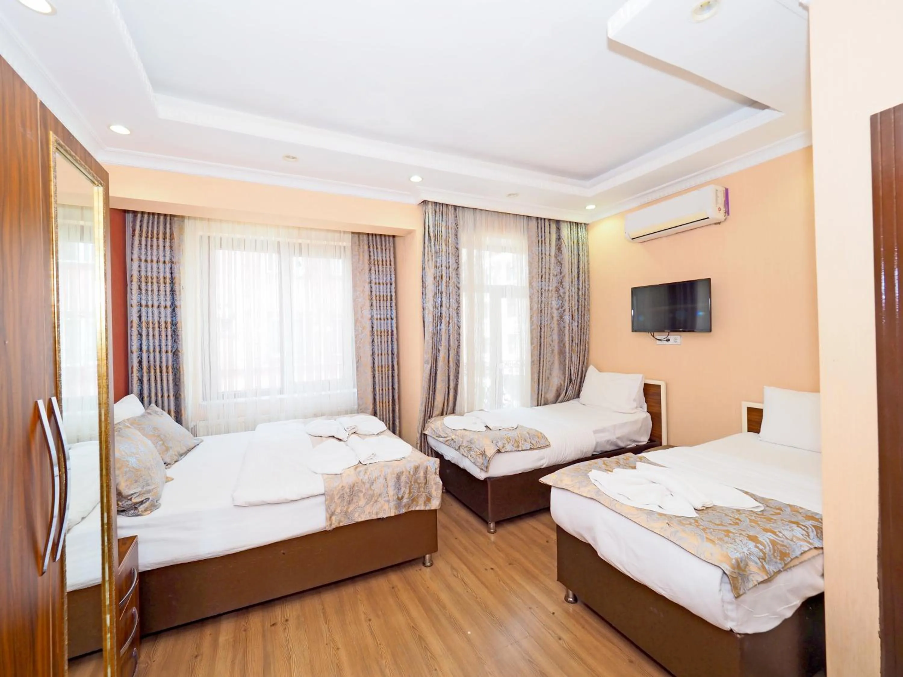Photo of the whole room, Bed in RENOVA hOTEL FATİH