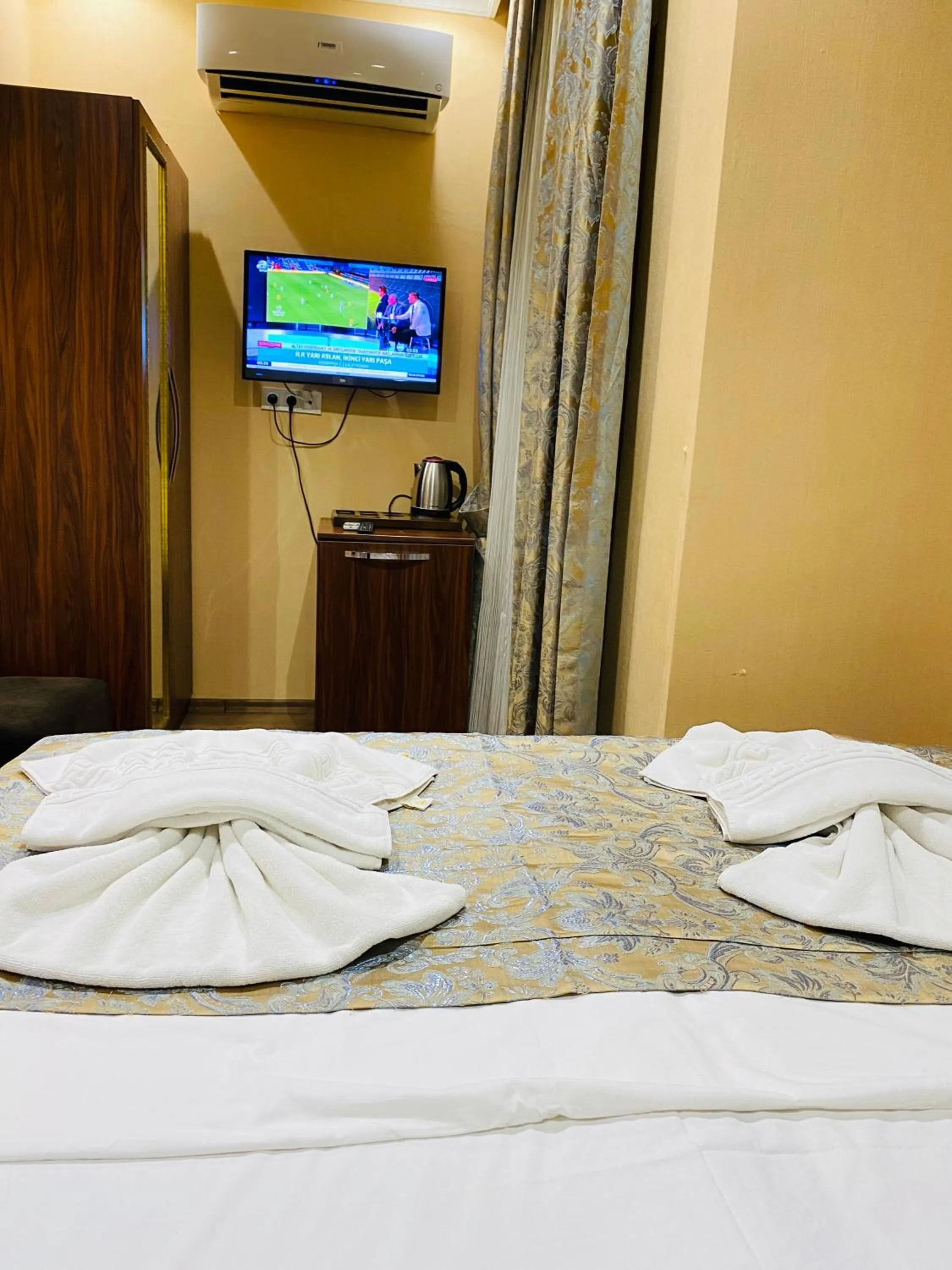 TV and multimedia, Bed in RENOVA hOTEL FATİH