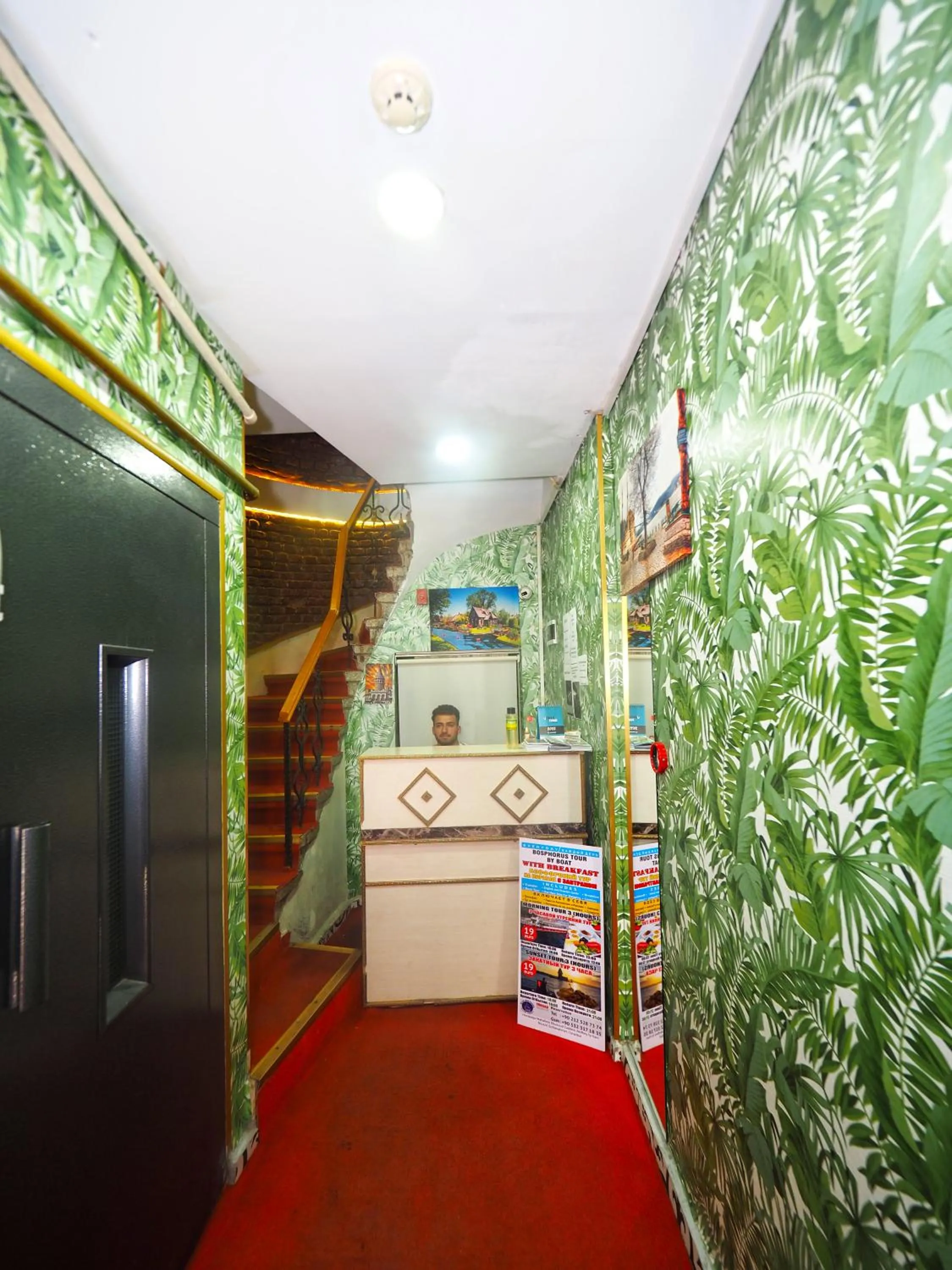 Lobby or reception in RENOVA hOTEL FATİH