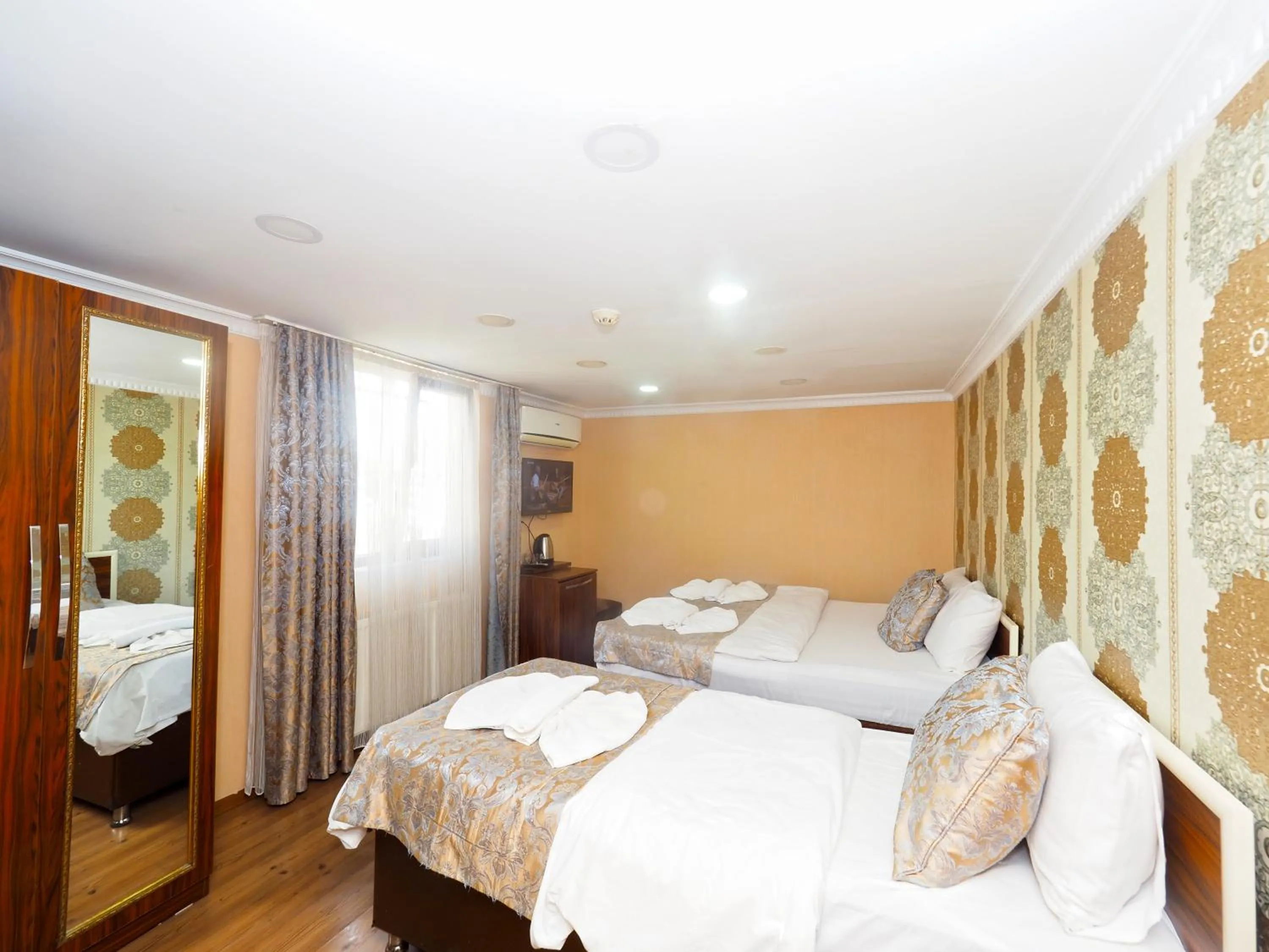 Bedroom, Bed in RENOVA hOTEL FATİH