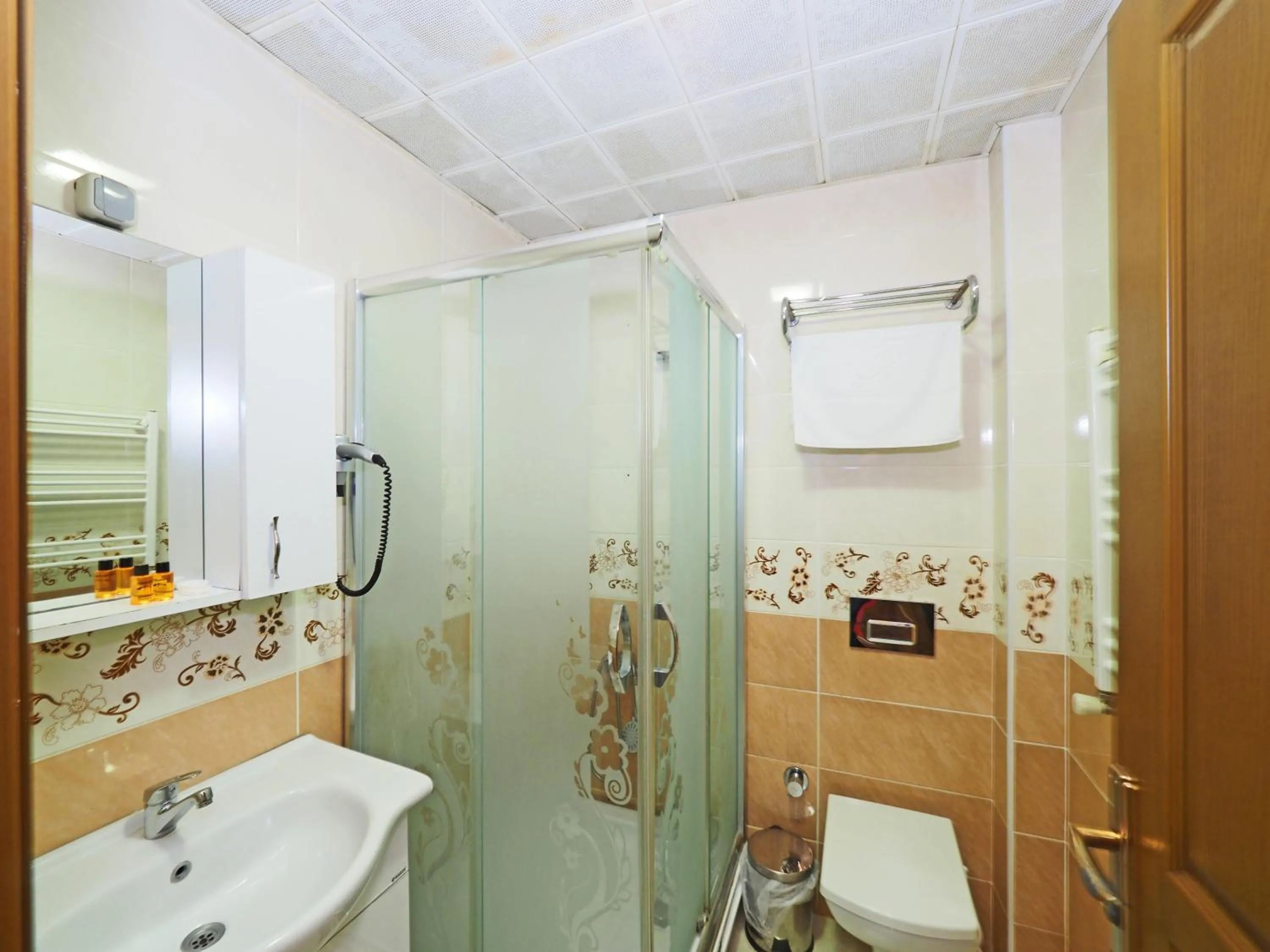 Bathroom in RENOVA hOTEL FATİH