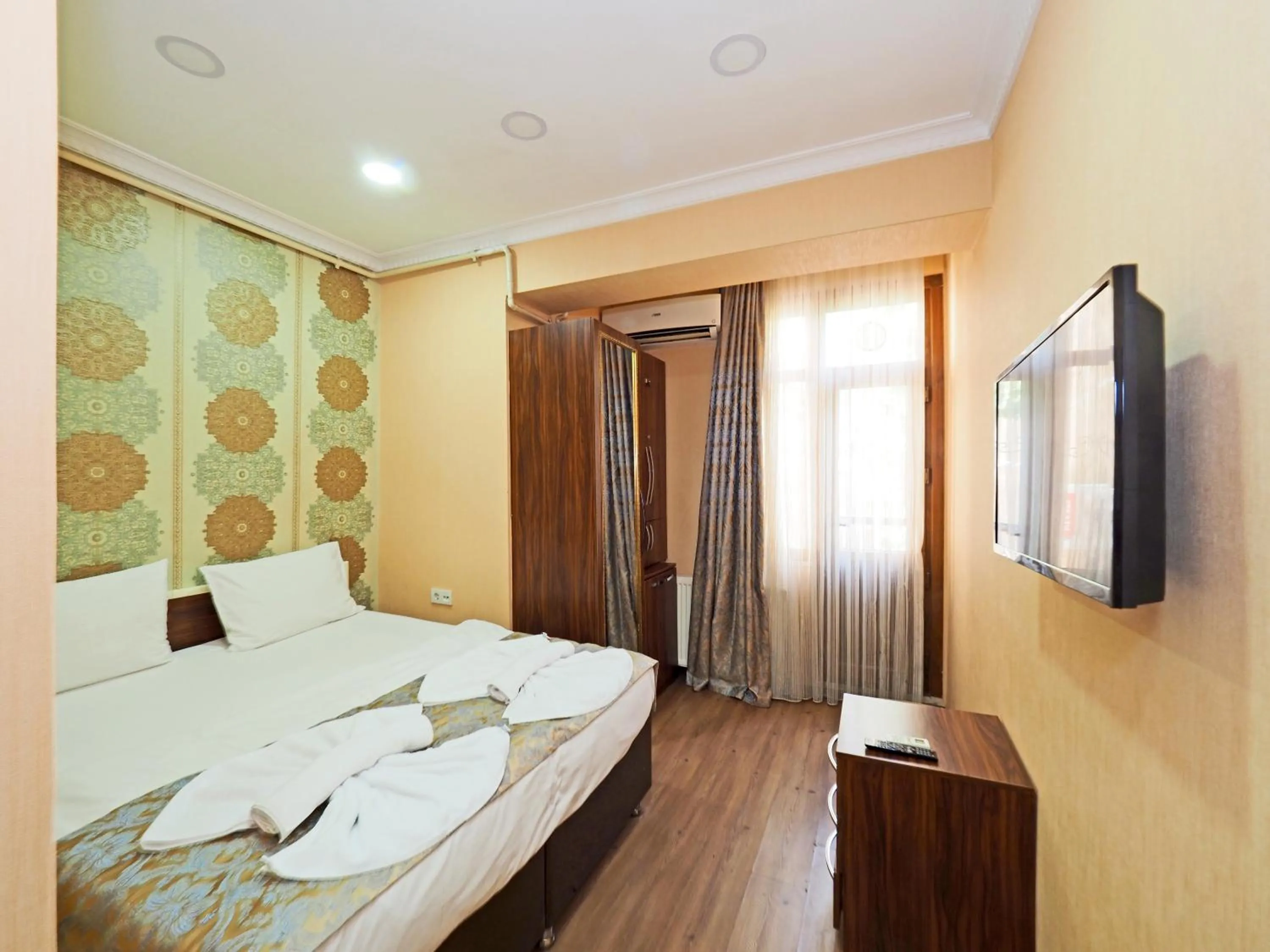 Photo of the whole room, Bed in RENOVA hOTEL FATİH