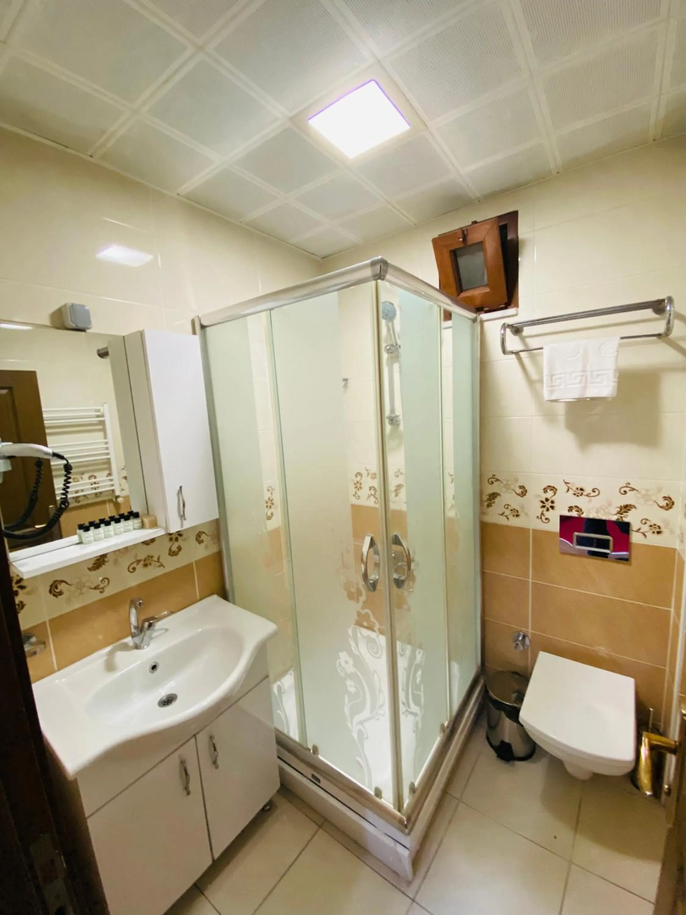 Bathroom in RENOVA hOTEL FATİH
