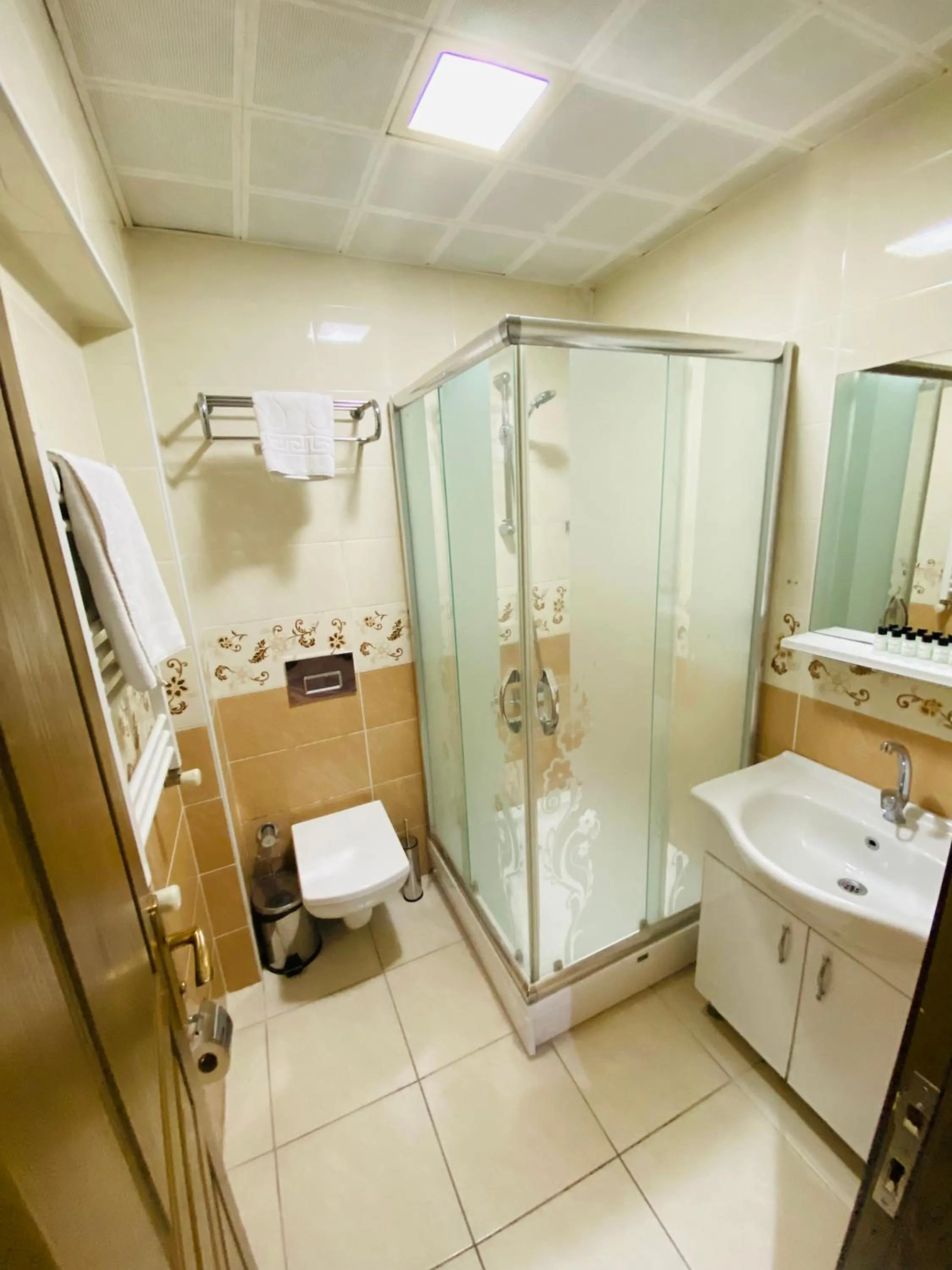 Bathroom in RENOVA hOTEL FATİH