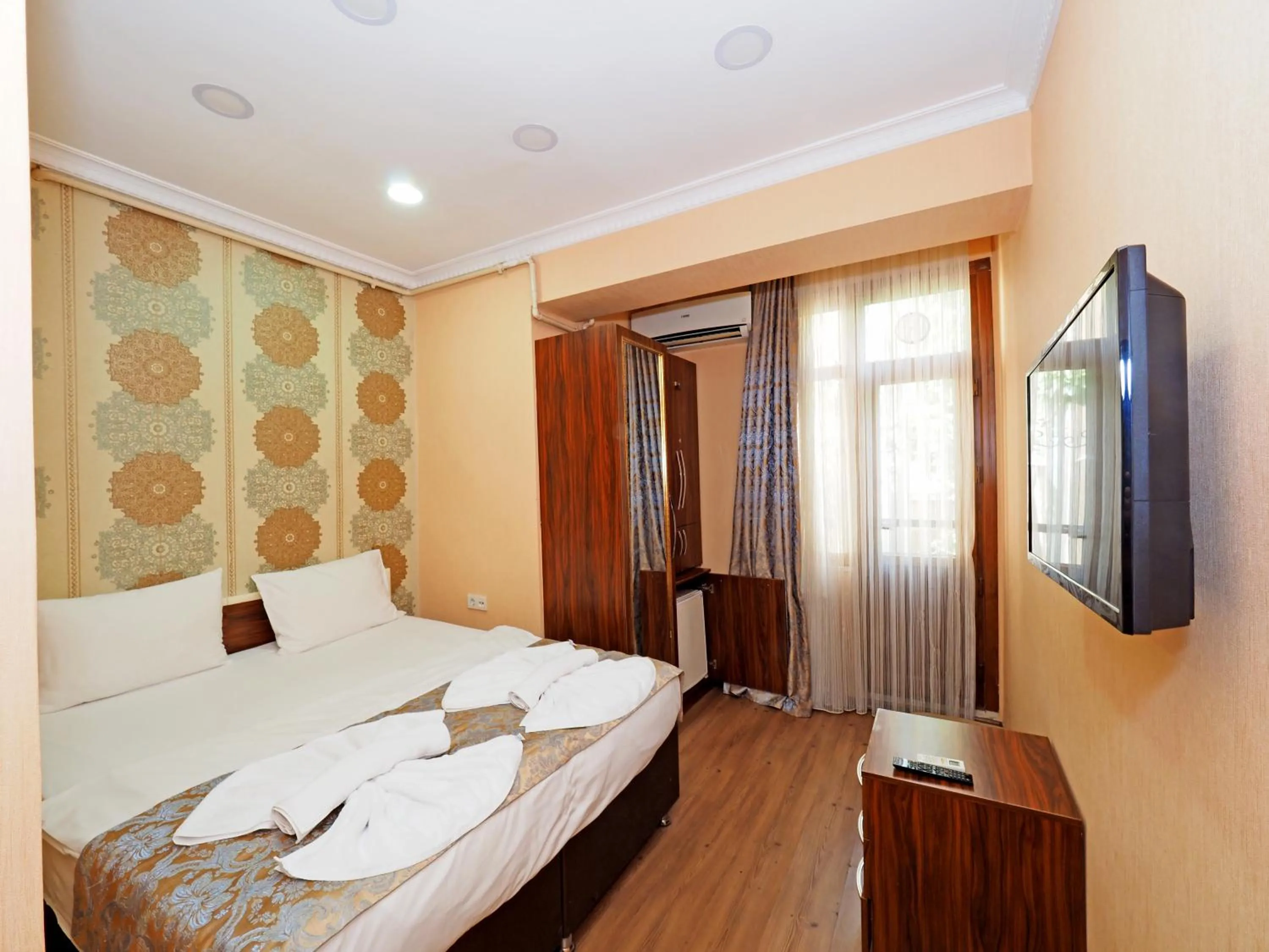 Photo of the whole room, Bed in RENOVA hOTEL FATİH