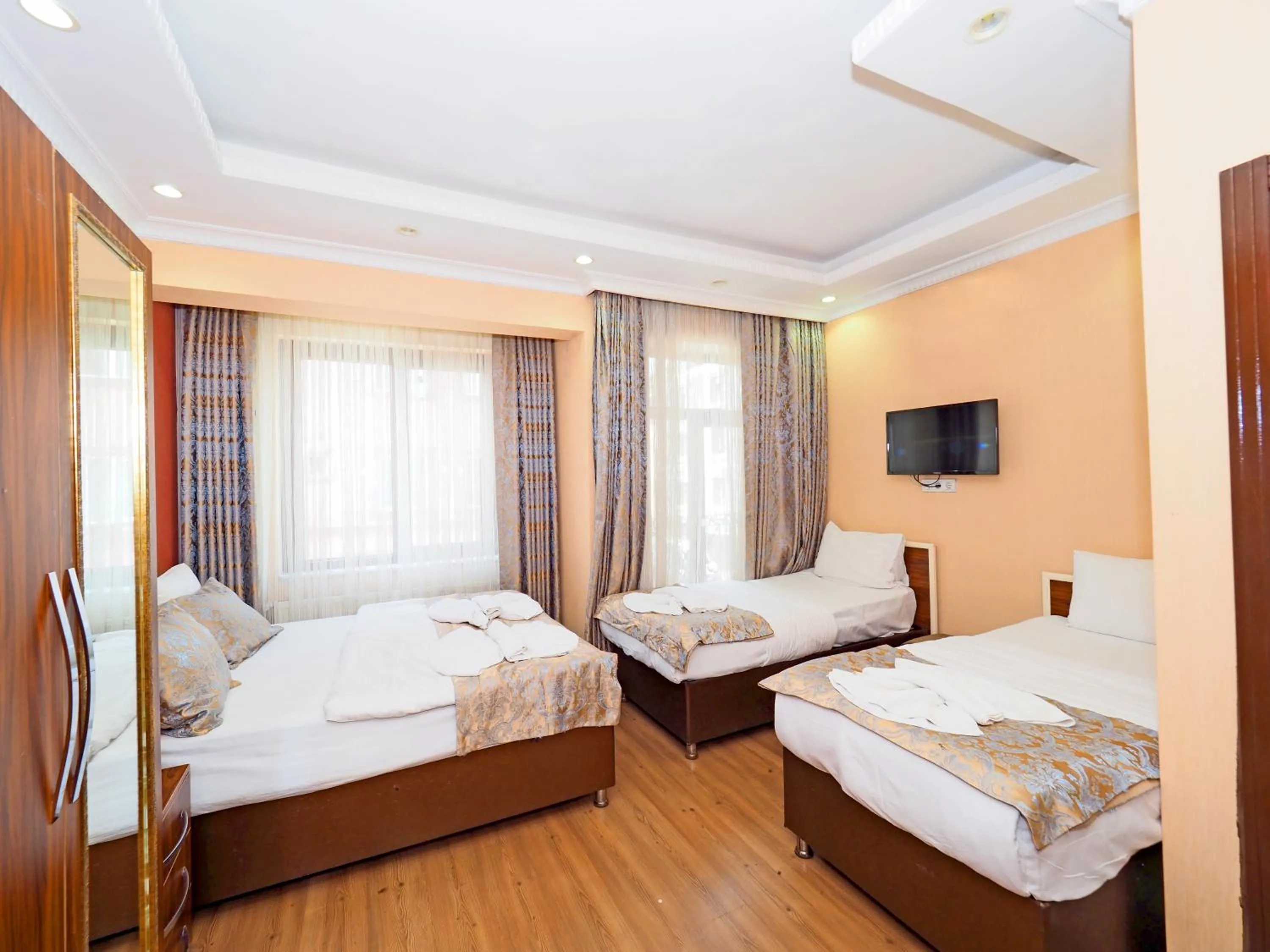 Photo of the whole room, Bed in RENOVA hOTEL FATİH