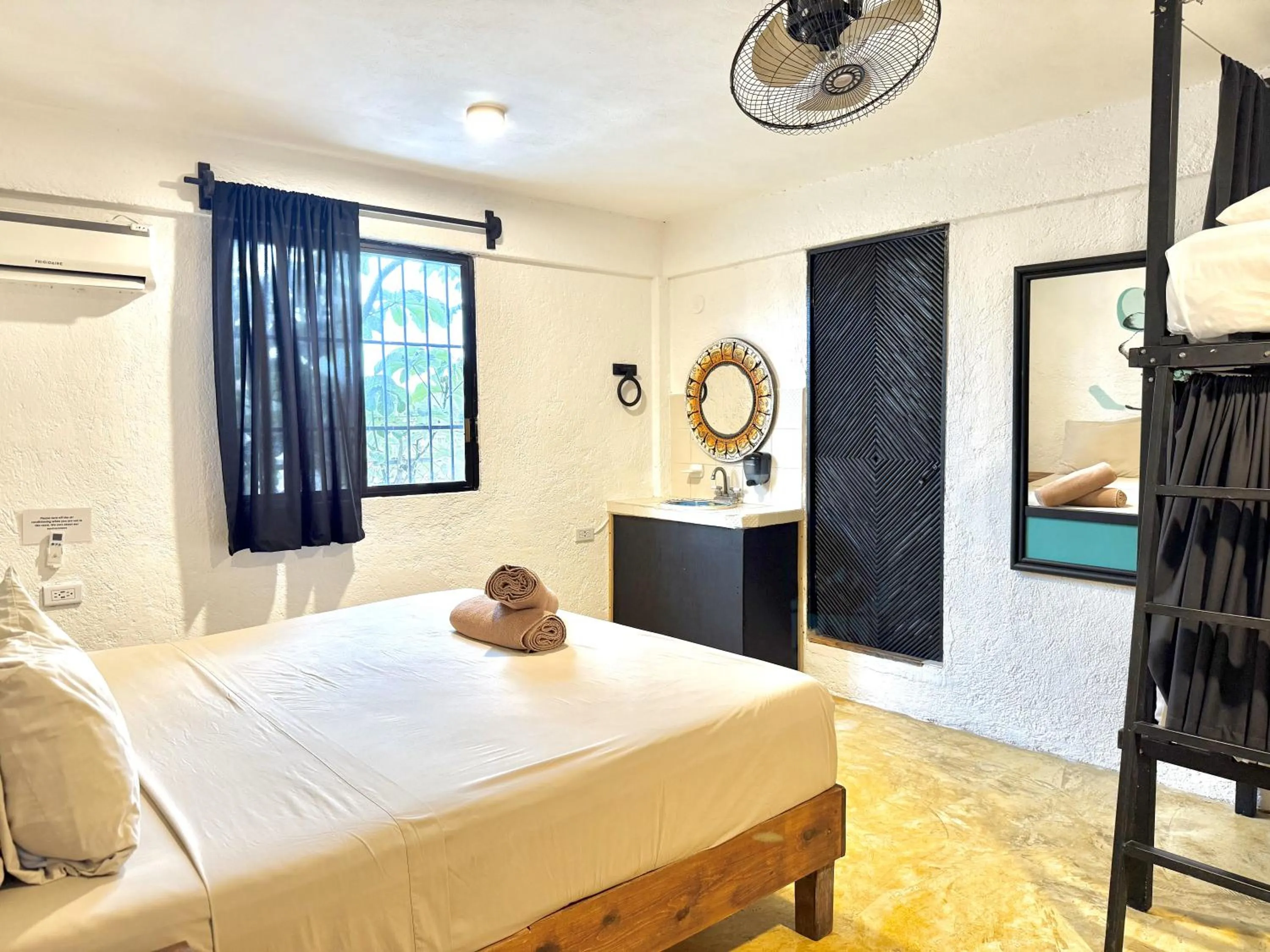 Photo of the whole room, Bed in Hostel Oryx Tulum