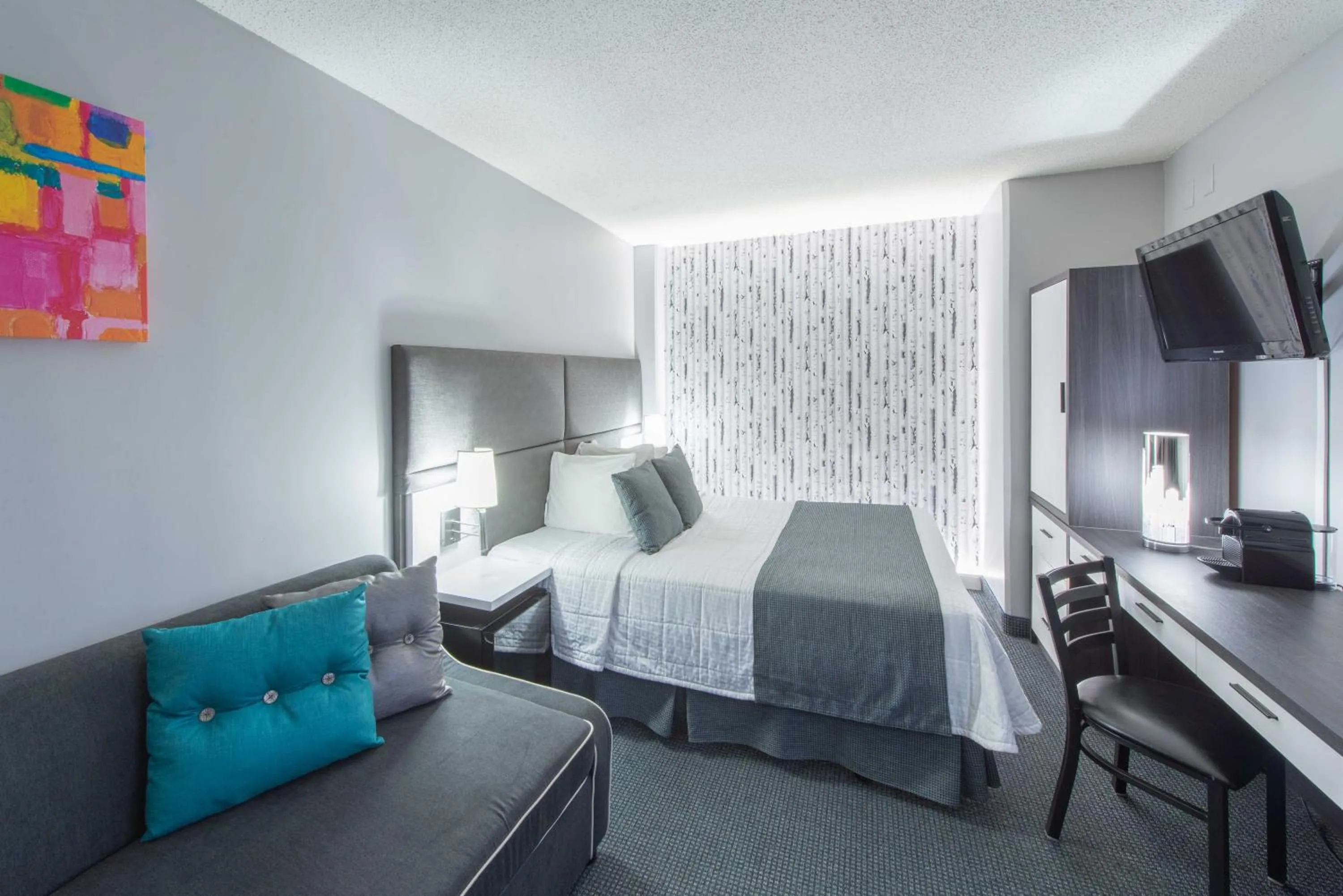 Bedroom, Bed in Travelodge by Wyndham Montreal Centre