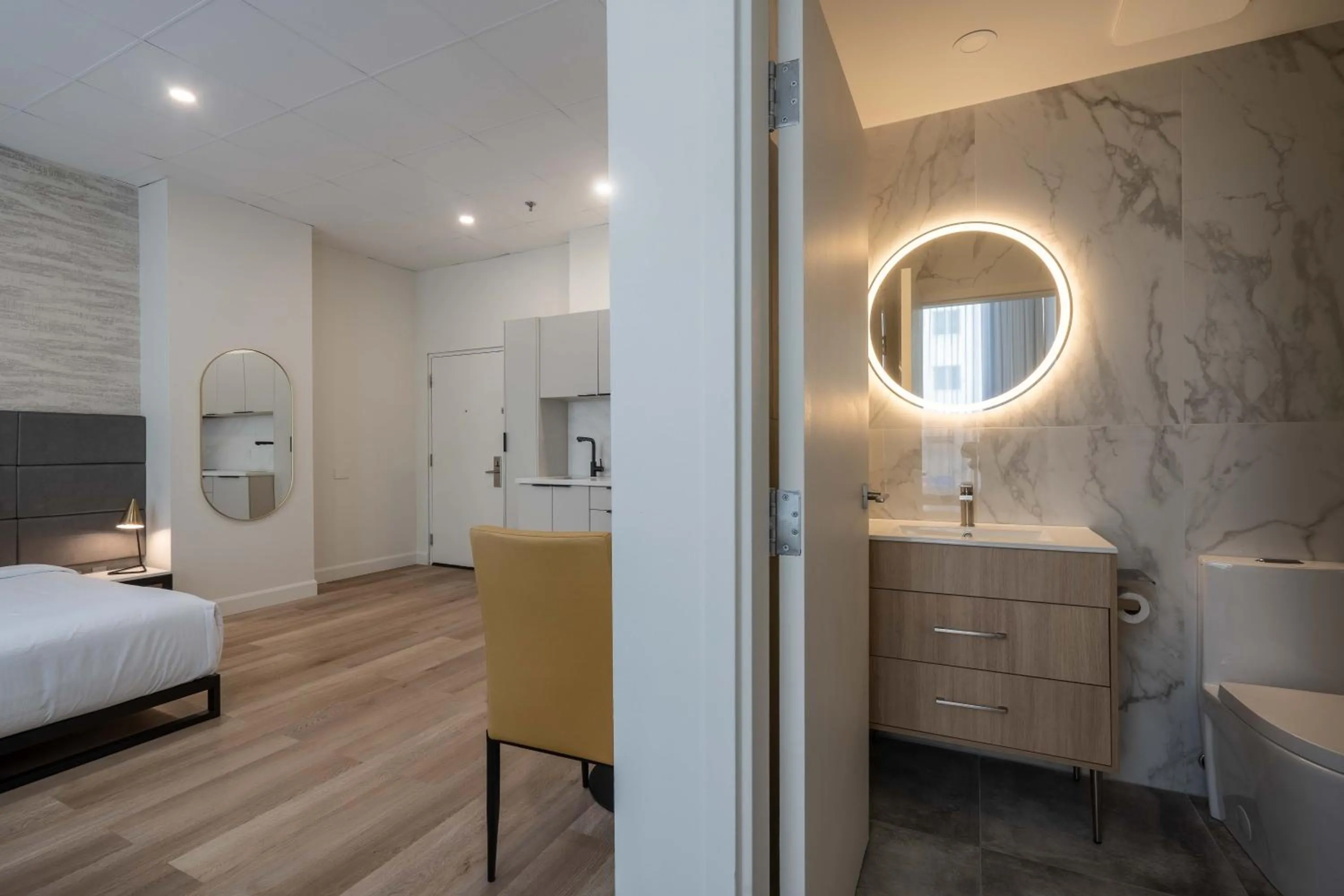 Bedroom, Bed in Travelodge by Wyndham Montreal Centre