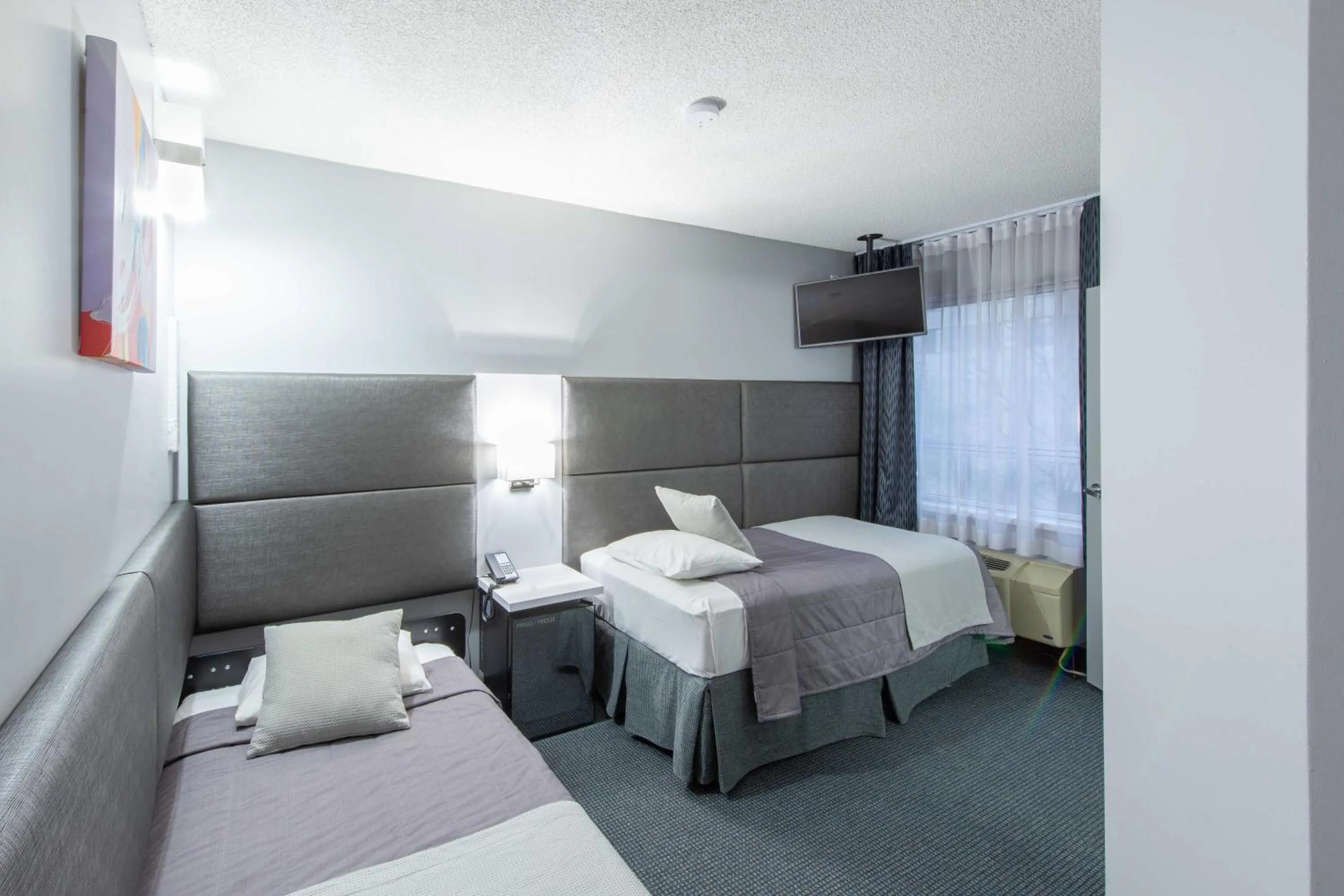 Bedroom, Bed in Travelodge by Wyndham Montreal Centre